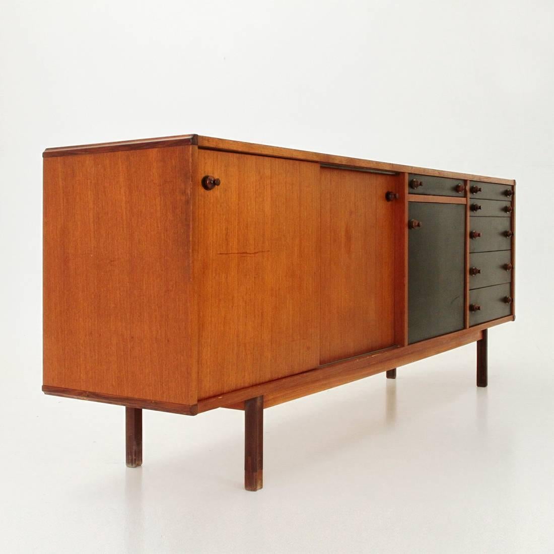 Beautiful Italian sideboard of the 1960s.
Wood veneered structure with solid wood corner.
Door and drawer right side painted black.
Wooden knobs with elliptical brass washer.
wooden legs with different wood terminals.
Good condition of the