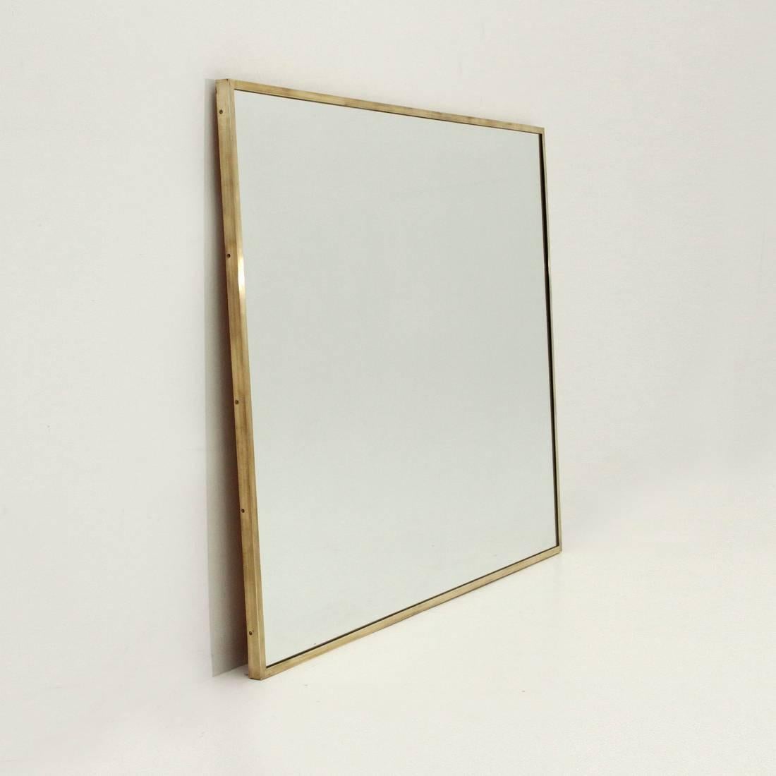 Italian mirror production of 1950s.
Wooden structure, mirrored glass and brass frame.
Good general conditions.

Dimensions: Width 120 cm, depth 3 cm, height 96 cm.