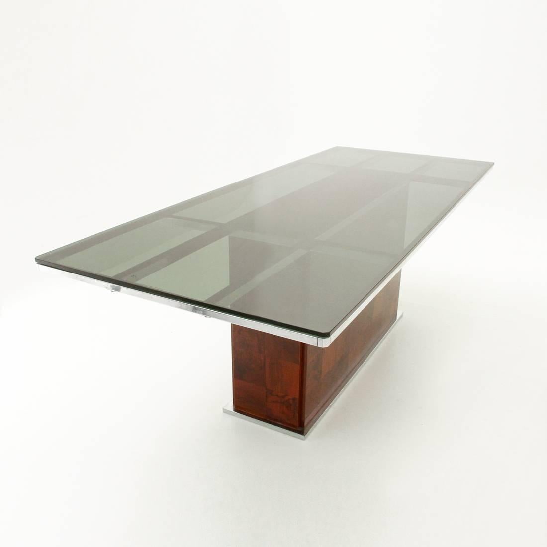 Table produced in the 1970s by Mario Sabot on Willy Rizzo's design.
Steel structure with base covered in burl.
Glass top with cut corners.
Very good general conditions.

Dimensions: Width 220 cm, depth 91 cm, height 74 cm.
 