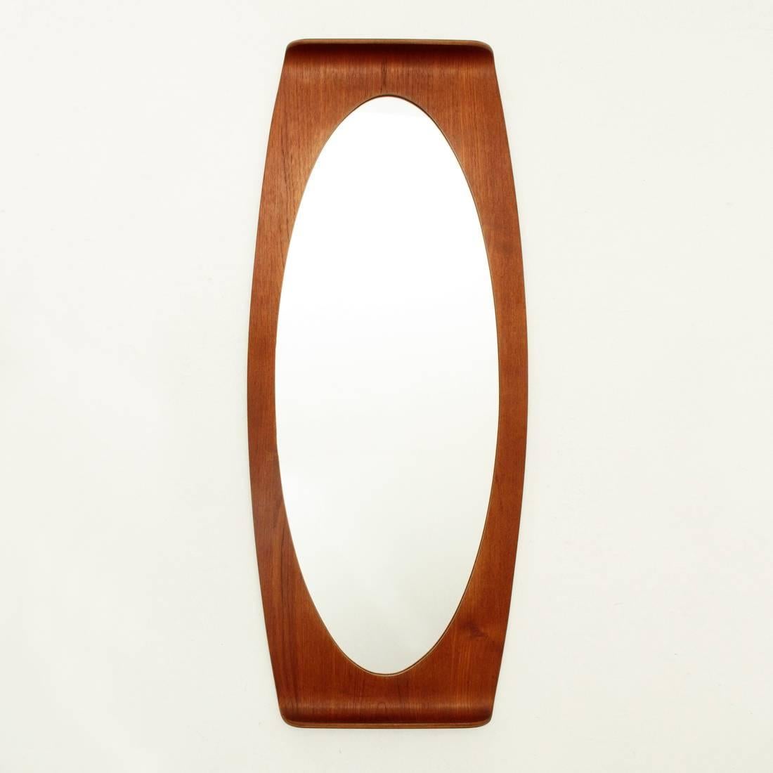 Mirror produced by Home design by Franco Campo and Carlo Graffi.
Curved wood structure.
Good conditions.

Dimensions: Width 50 cm - Depth 7 cm - Height 121 cm.