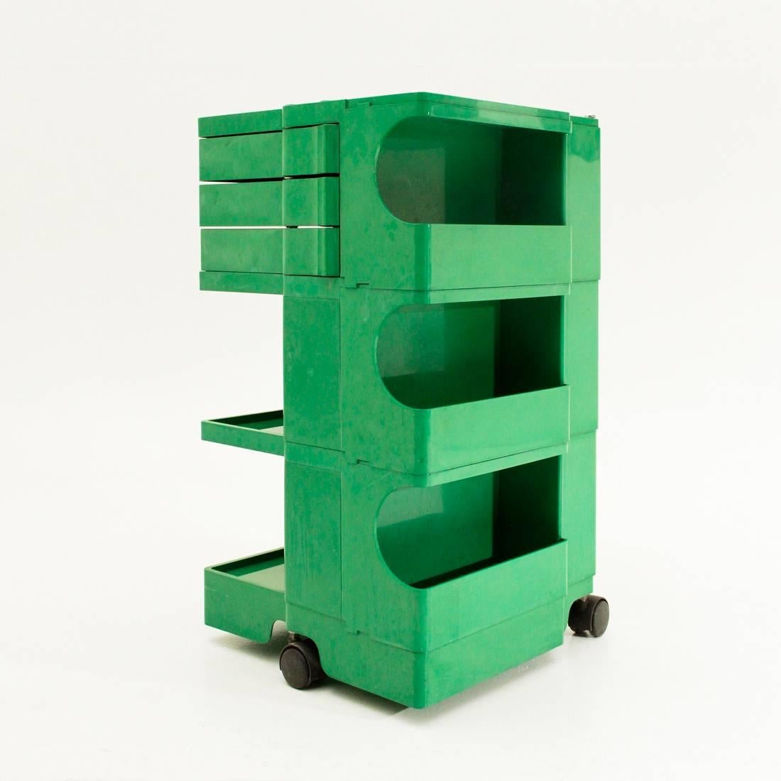 Cart designed in the 1970s by Joe Colombo and produced by Bieffeplast.
Green Abs structure with sliding shelves and wheels.
Good condition.

Dimensions: Width 41 cm, depth 43 cm, height 74 cm.
 