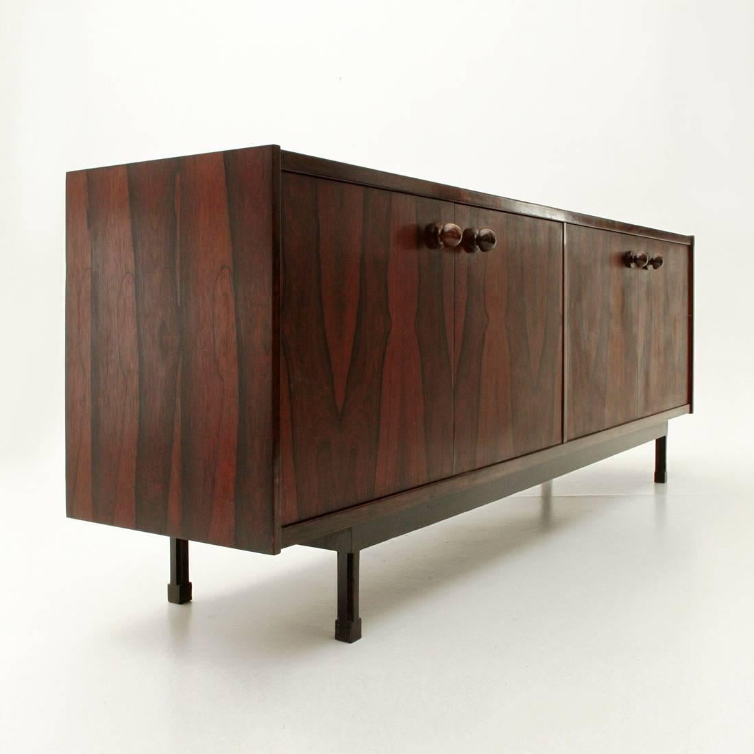 Italian production sideboard, 1960s.
rosewood veneer structure.
Double compartment with doors.
internal chest of drawers with five drawers.
Wooden handles and legs.
Good conditions.

Dimensions: Width 214 cm height 79 cm depth 45 cm.
 