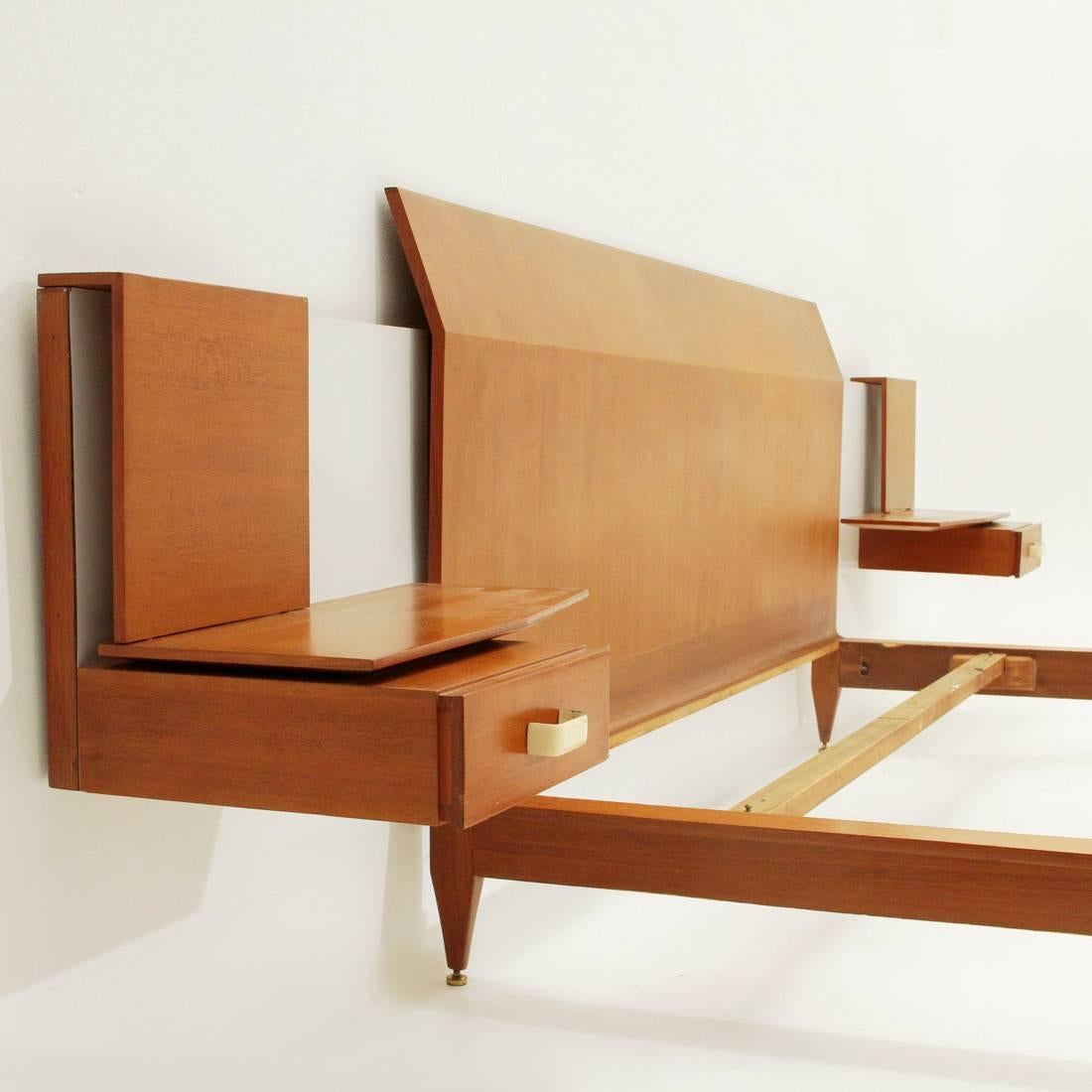 Modernist Bed with Nightstand in Teak by Galleria Mobili d'Arte of Cantù, 1950s In Good Condition In Savona, IT