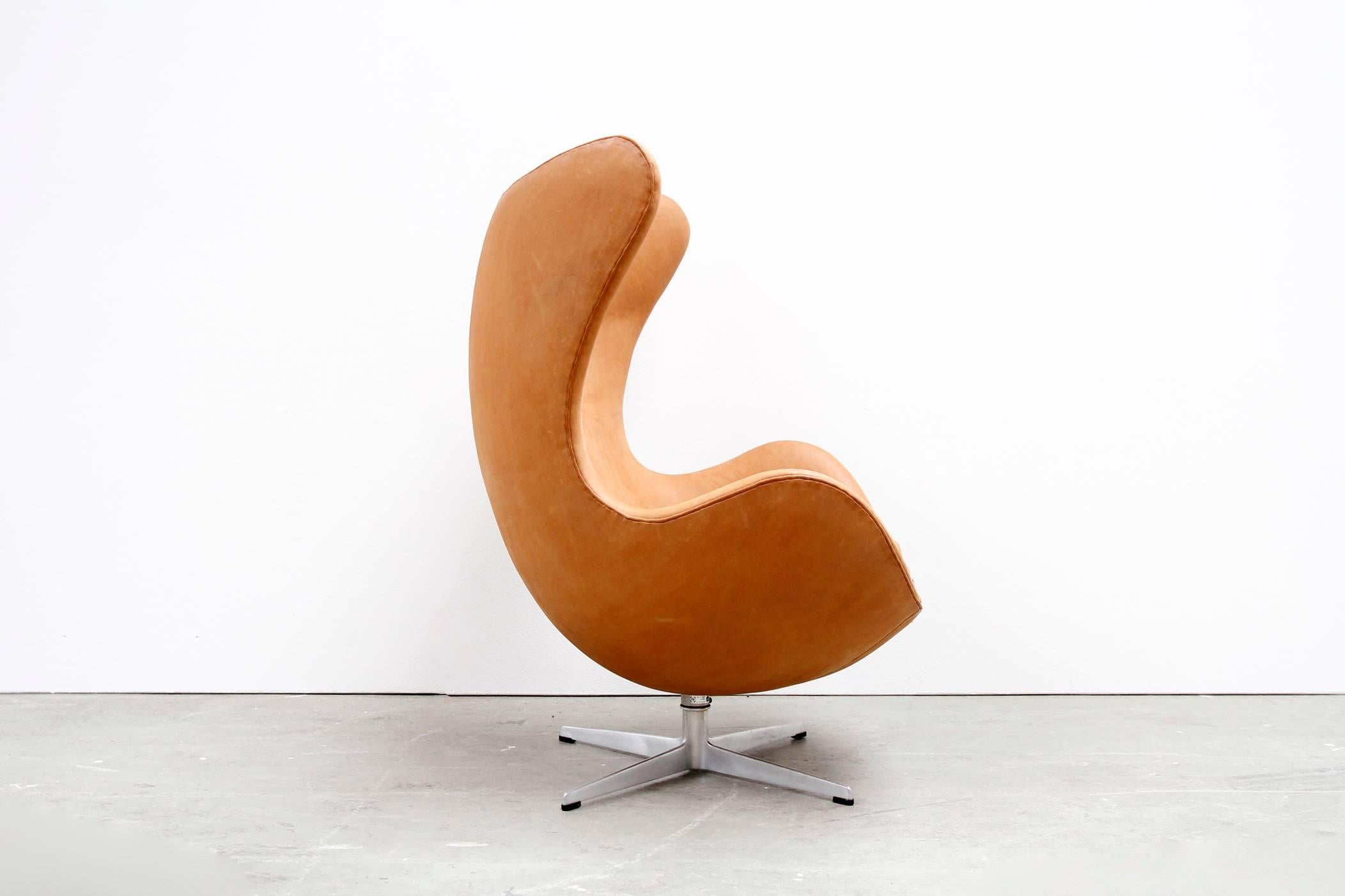 Cognac Leather Egg Chair by Arne Jacobsen for Fritz Hansen, 1966 In Excellent Condition In Amsterdam, NL