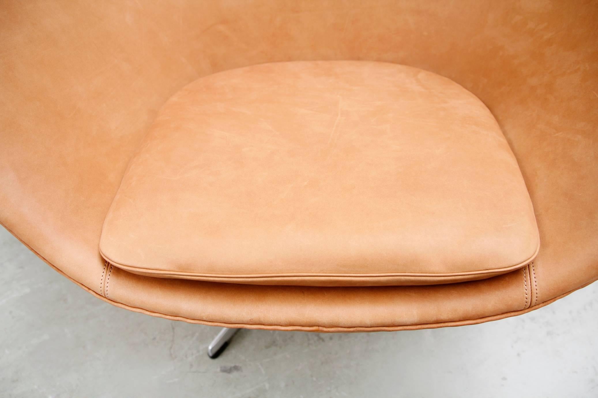 Aluminum Cognac Leather Egg Chair by Arne Jacobsen for Fritz Hansen, 1966