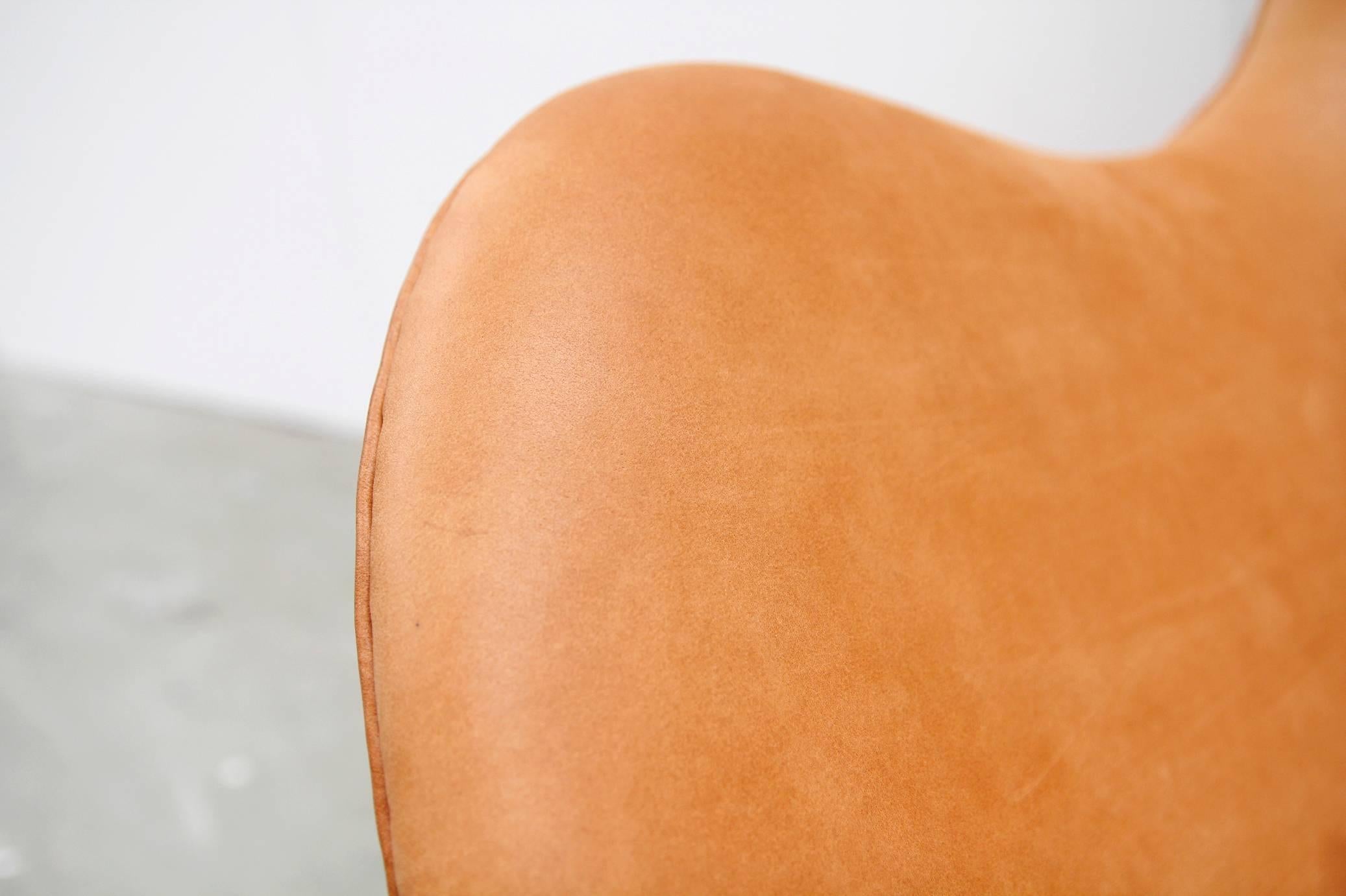 Cognac Leather Egg Chair by Arne Jacobsen for Fritz Hansen, 1966 3