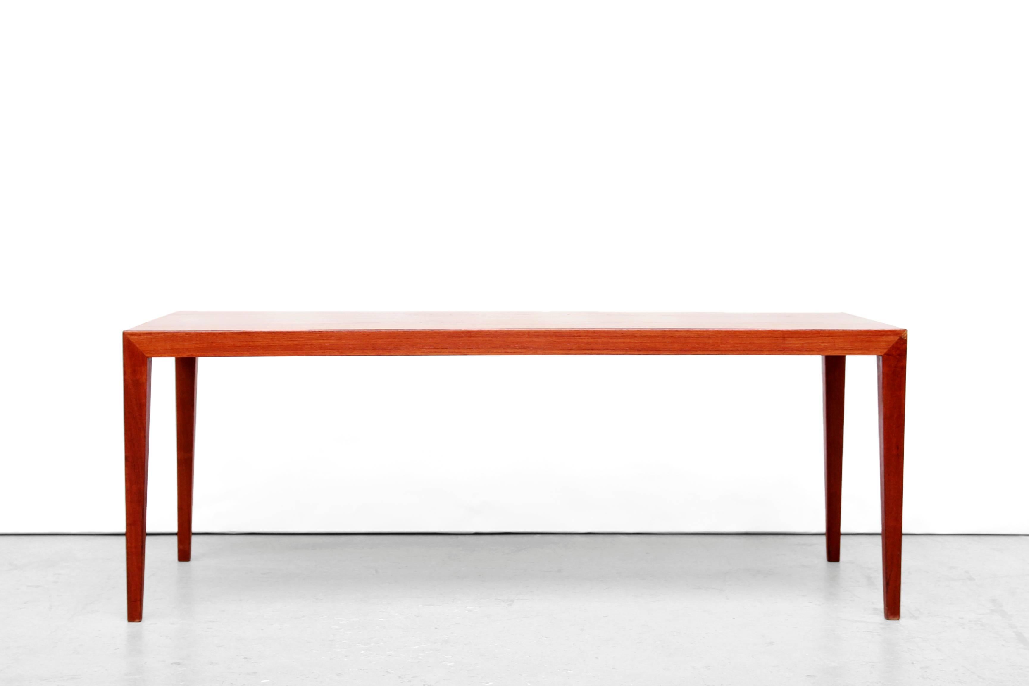 This Danish design coffee table by Severin Hansen for Haslev Mobelfabrik is made of teak veneer. Danish quality and beautiful Scandinavian modern design. For example, check the connection of the legs to the table top. This coffee table is very