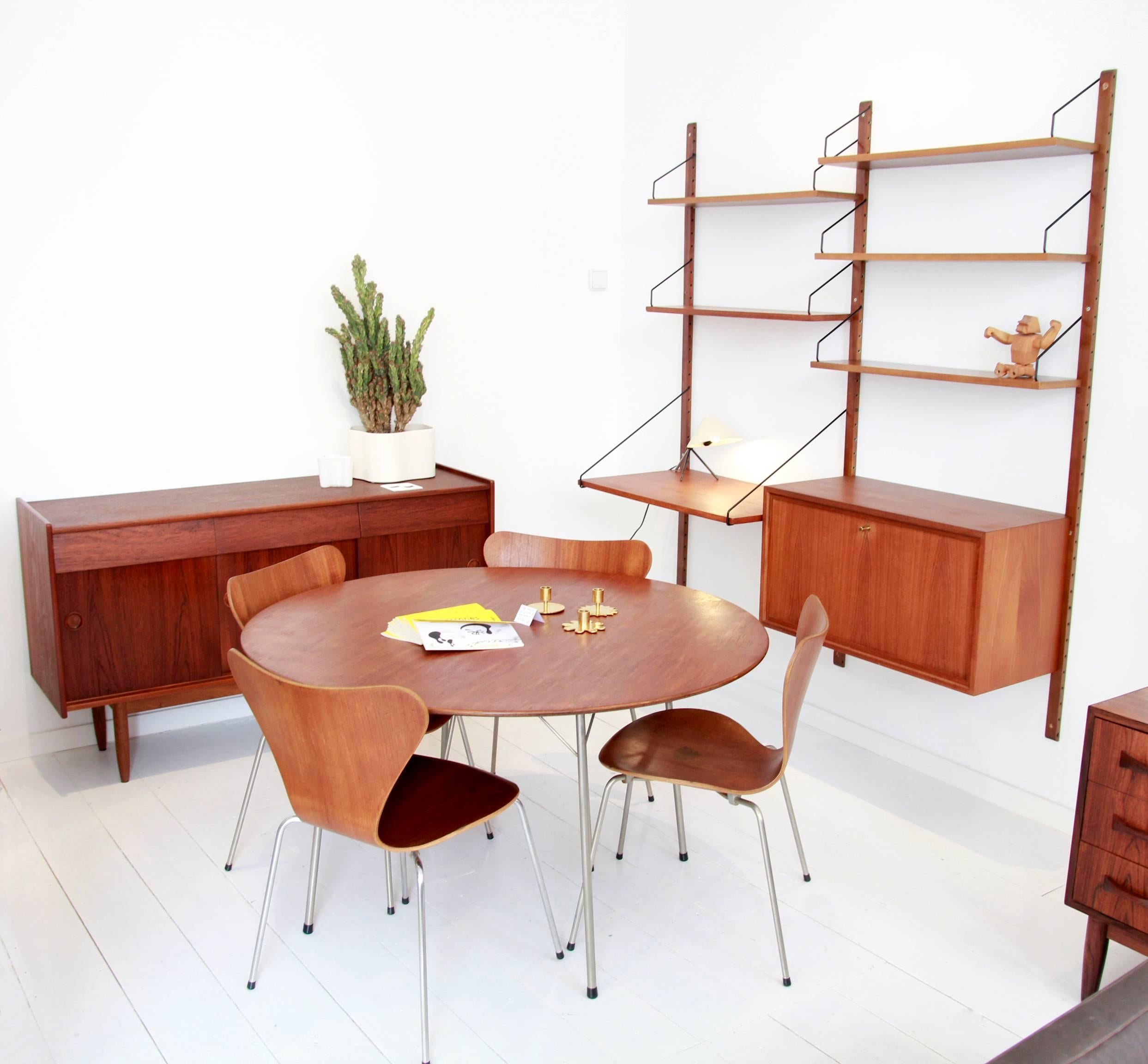 Danish Set of Four Arne Jacobsen Butterfly Plywood Chairs in Teak Model FH3107 In Good Condition For Sale In Amsterdam, NL