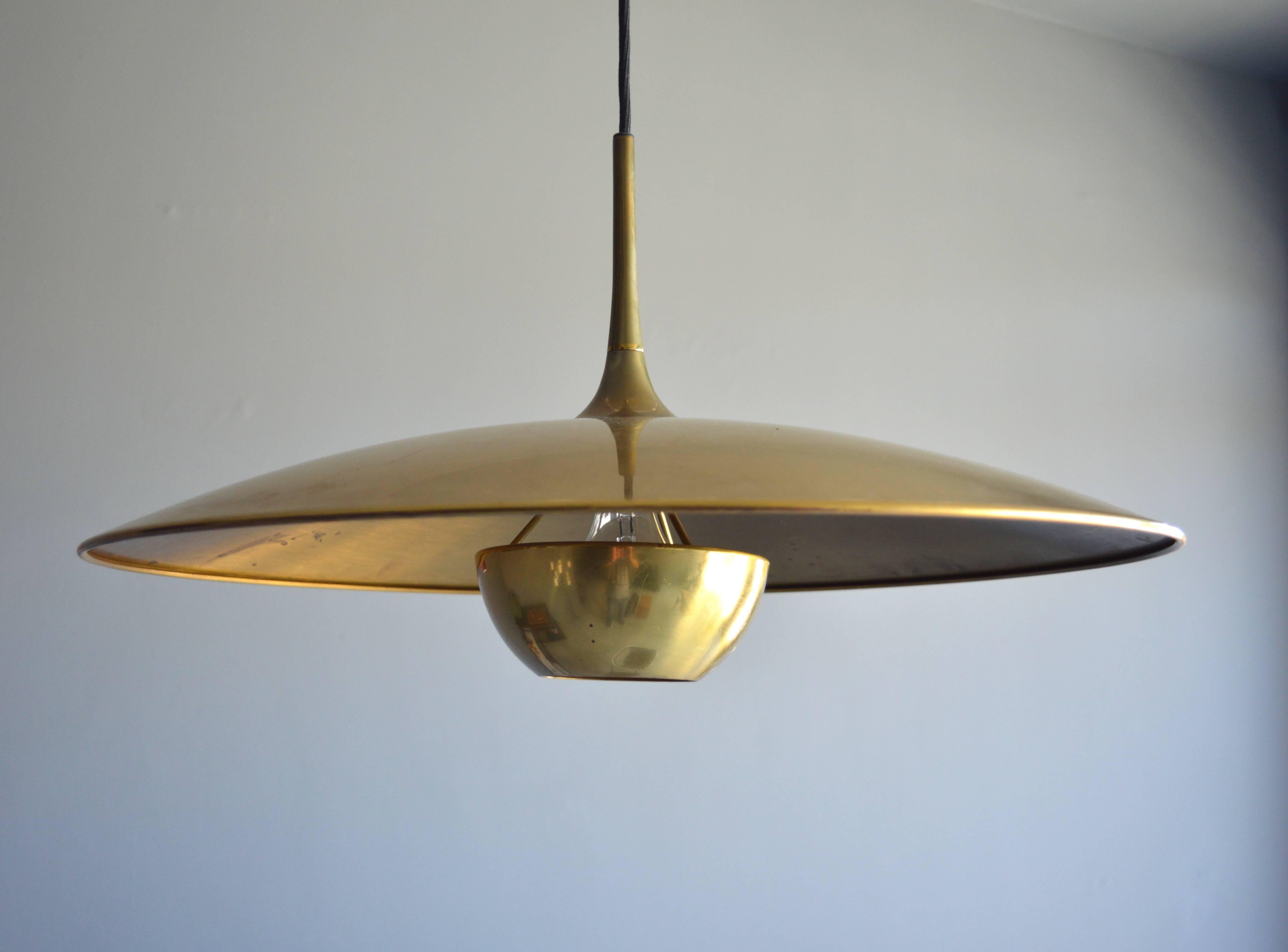 Gorgeous brass counter balance pendant by German lighting manufacturer Florian Schulz. Brass ball canopy, heavy brass ball counter-weight and brass disc. Cloth cord. Great patina to brass. Scratches throughout. Excellent vintage condition. Overall