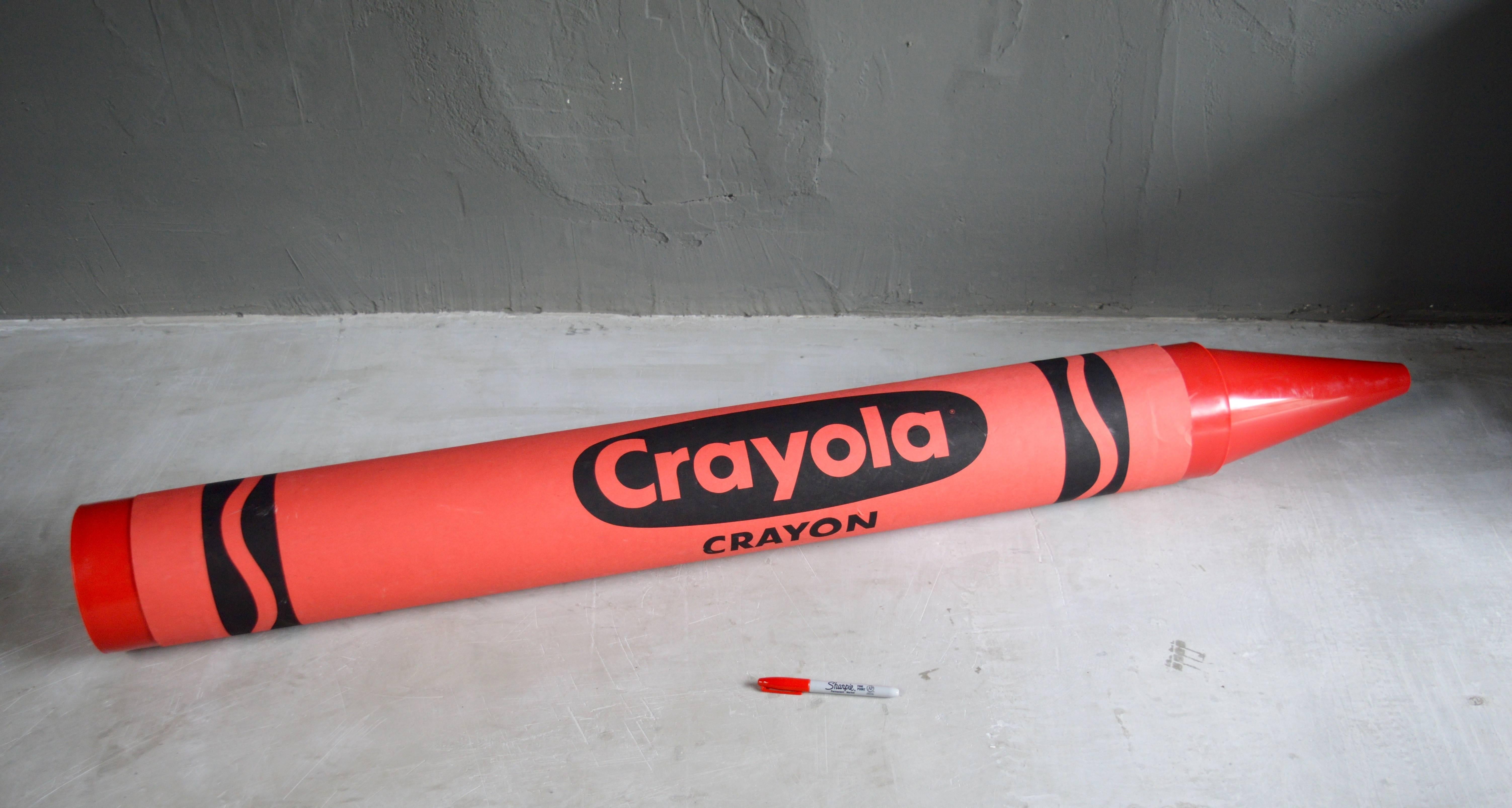 Américain Crayon Crayola monumental en vente