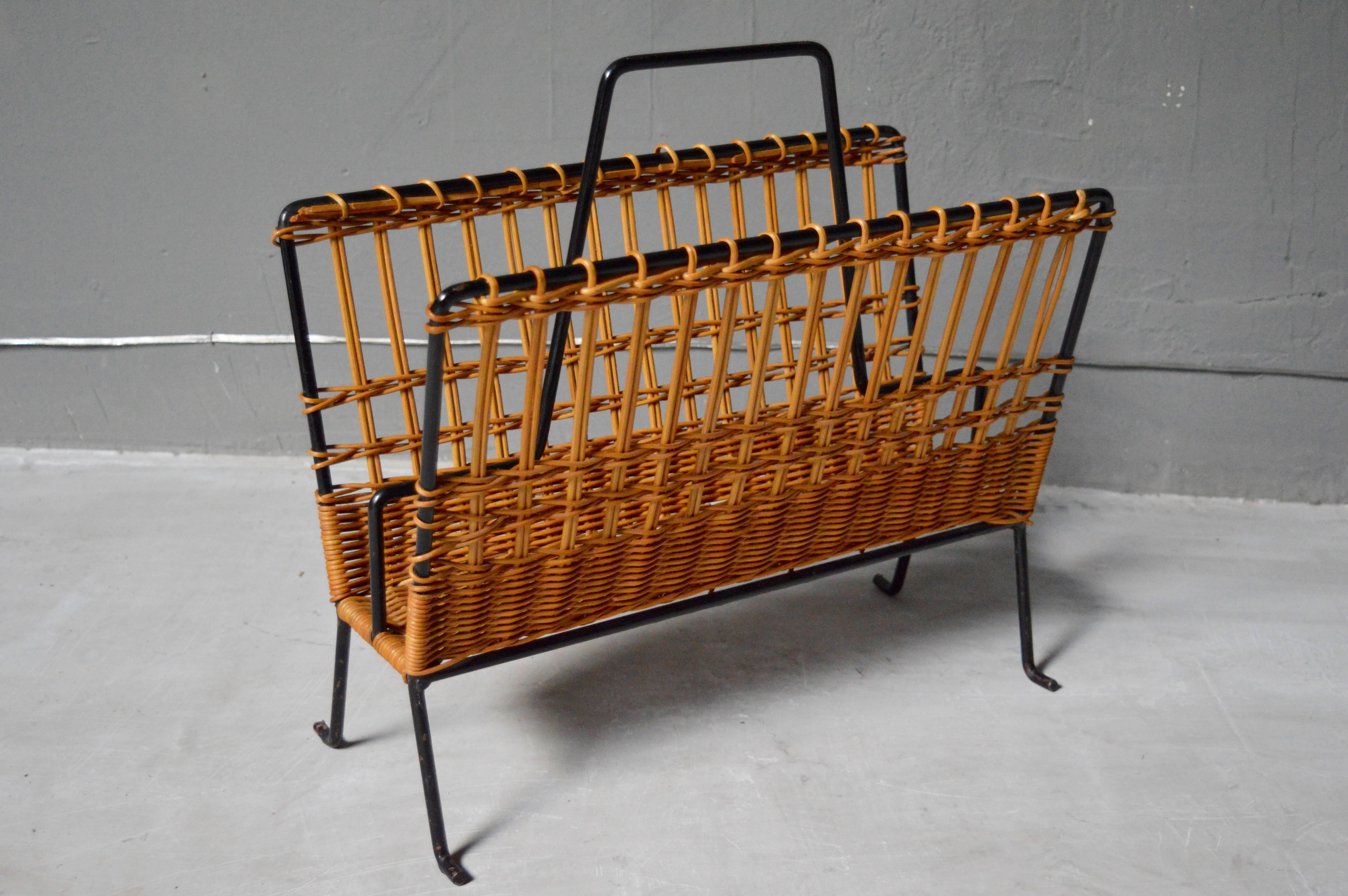 French Rattan Magazine Rack In Good Condition In Los Angeles, CA