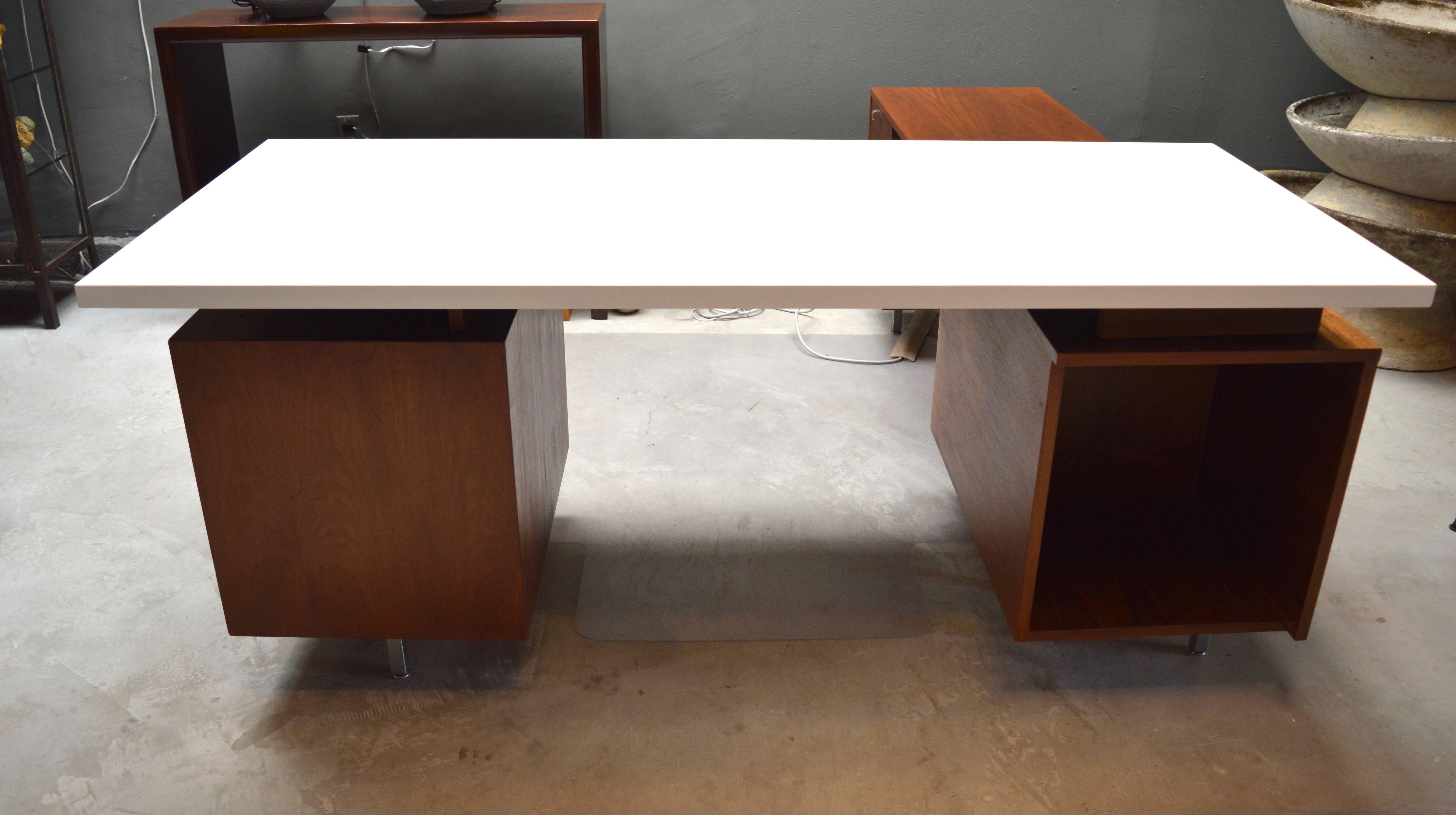George Nelson Desk with Return With Dry Erase Formica Top In Excellent Condition In Los Angeles, CA