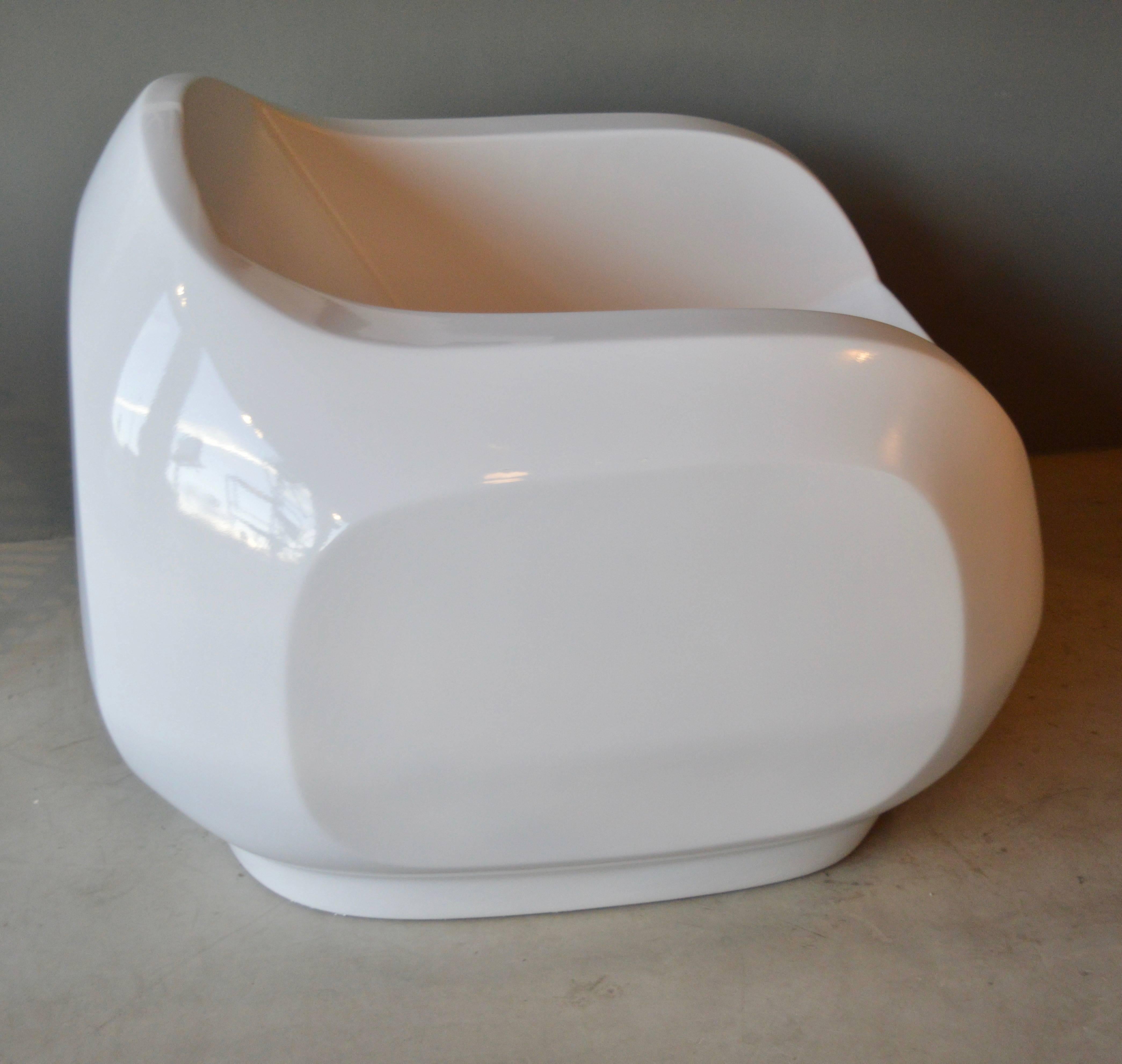 Rare Sculptural Fiberglass Chair In Excellent Condition For Sale In Los Angeles, CA