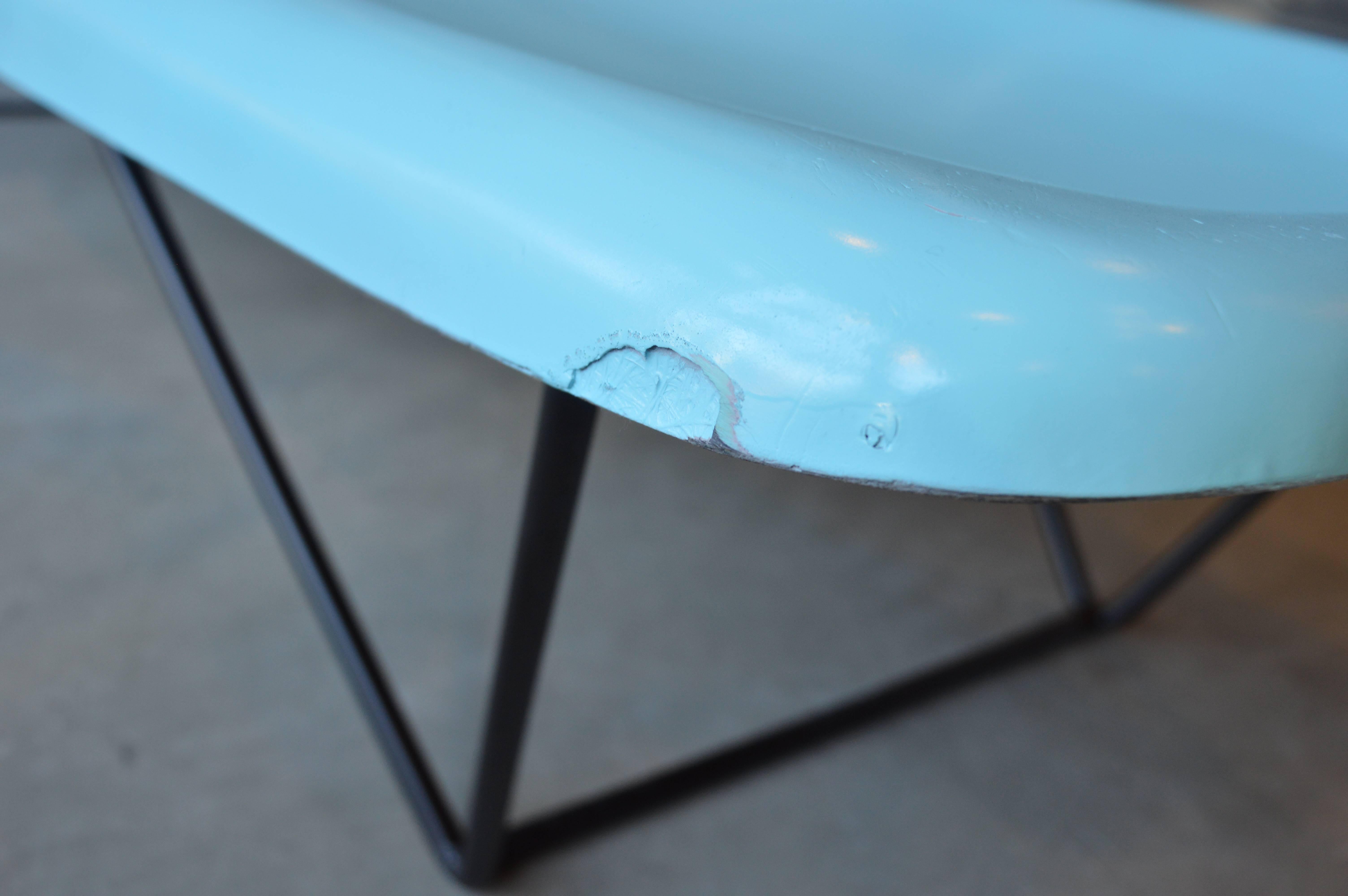 Paire de chaises longues de patio vintage en fibre de verre et fer par Fibrella en vente 3