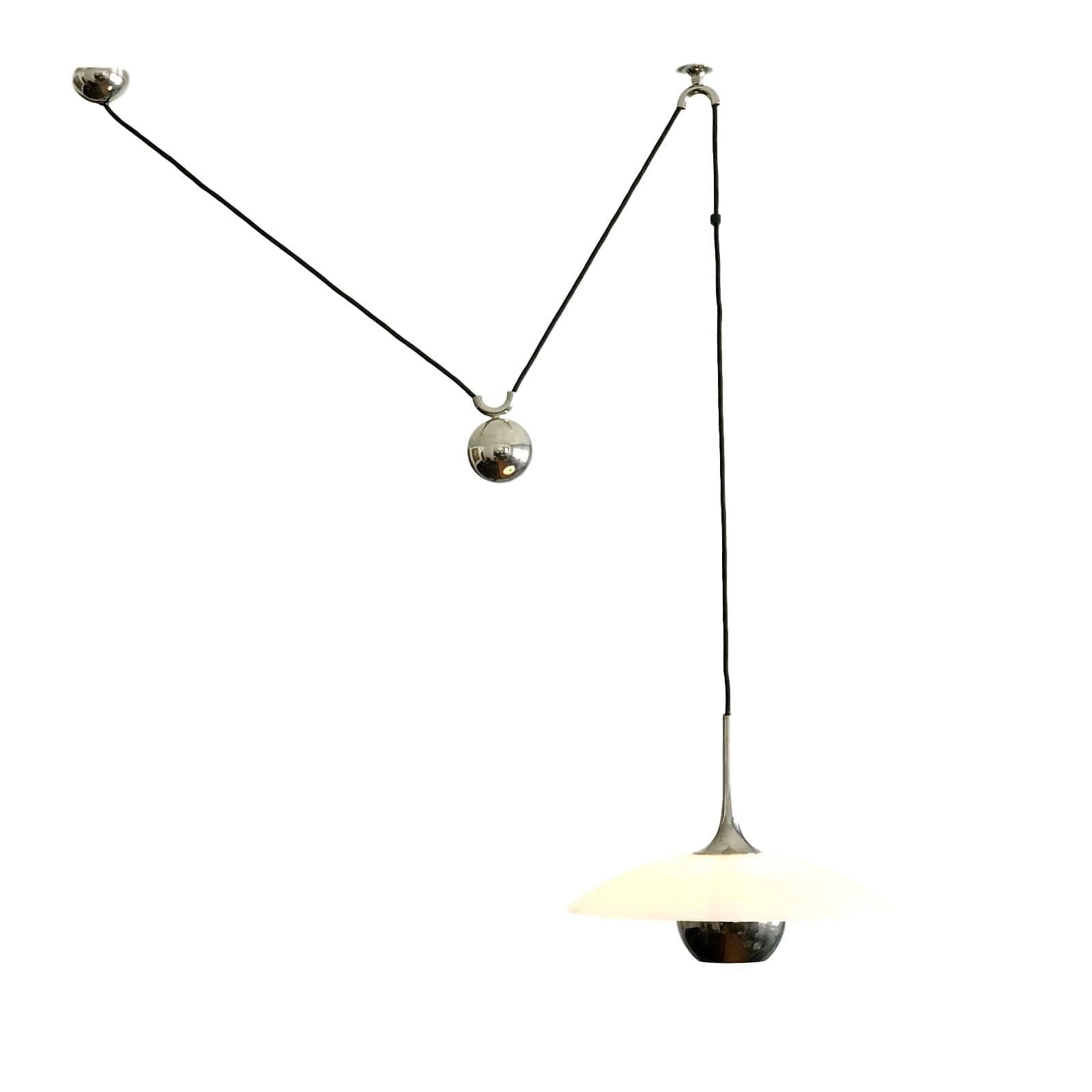 Extremely cool Florian Schulz counter balance light. Nickel hardware, nickel counterweight and glass shade disc. Never seen this one before. Excellent vintage condition. Other Florian Schulz pieces available in separate listings.

Height is