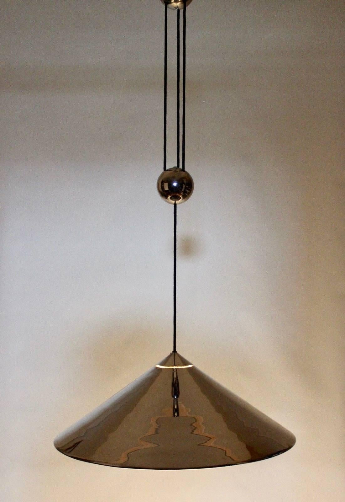 Stunning counter balance pendant by Florian Schulz. Polished nickel in excellent condition. Pendant adjusts in height by pulling down or pushing up. Great piece of art for your ceiling. Takes a 100w maximum bulb.