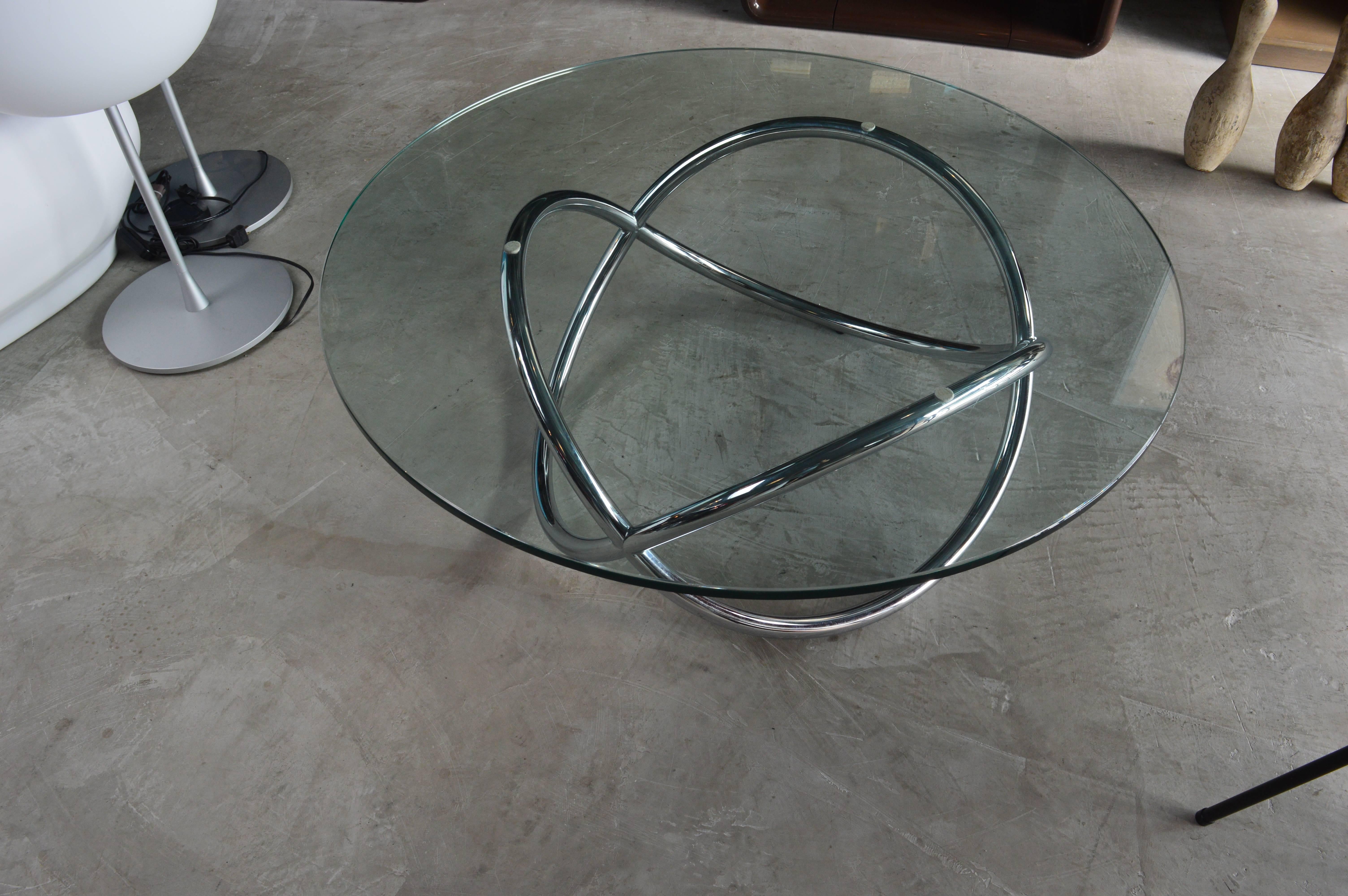 Great sculptural chrome coffee table. Interlocking circular rings. Thick 5/8