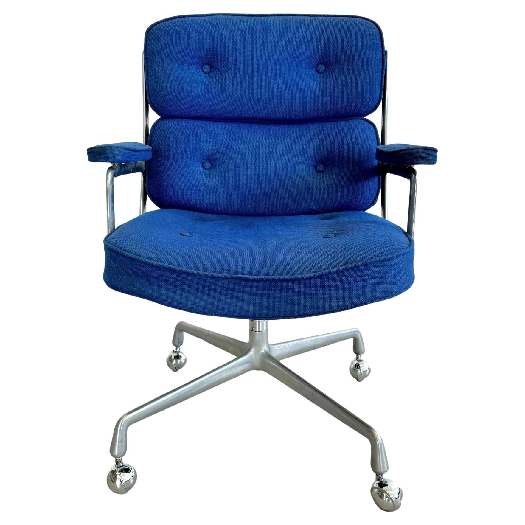 Eames Time Life Chair in Navy Blue Burlap for Herman Miller, 1978 USA For Sale