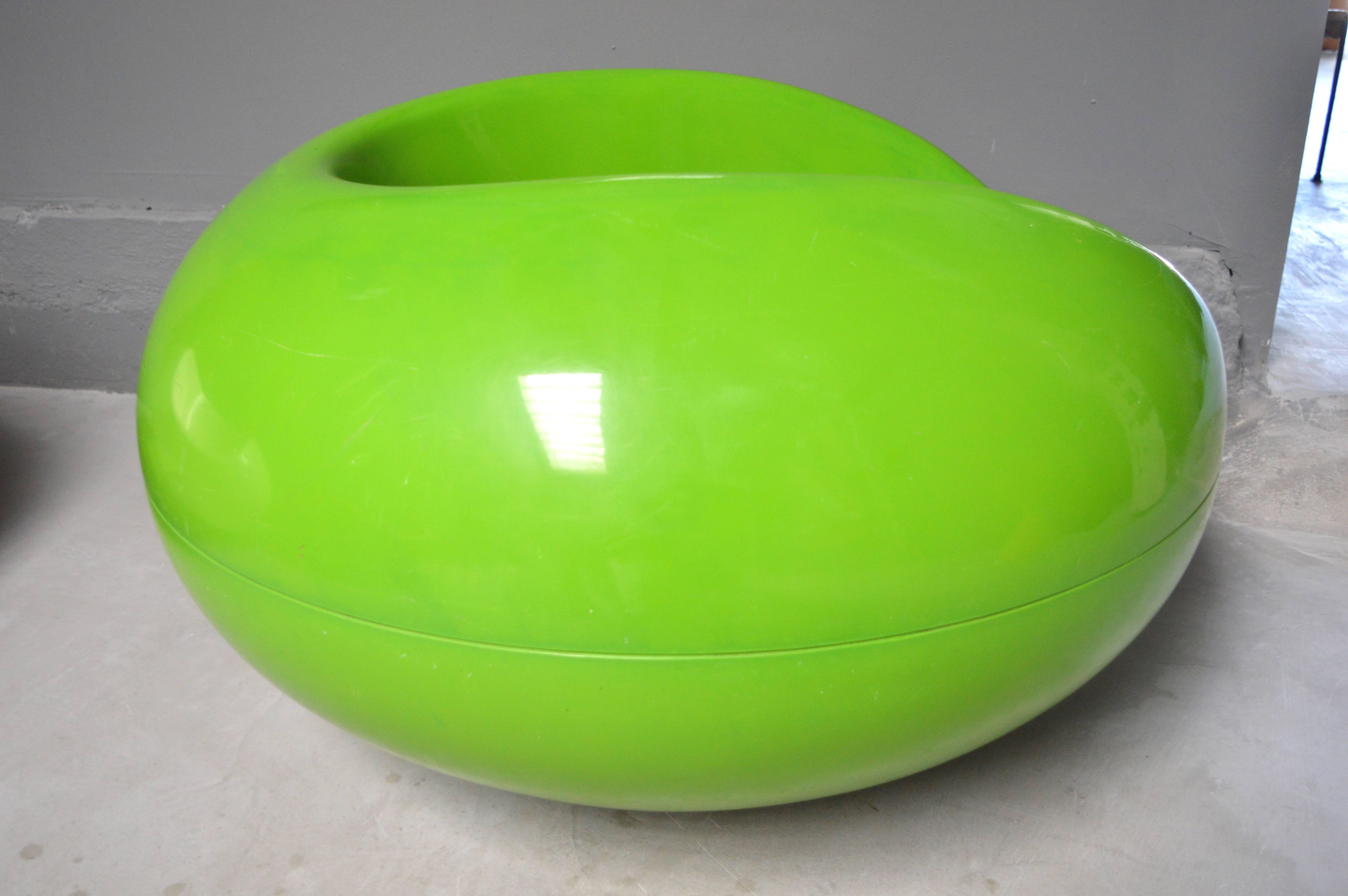 Eero Aarnio Green Fiberglass Pastil Chair In Good Condition In Los Angeles, CA