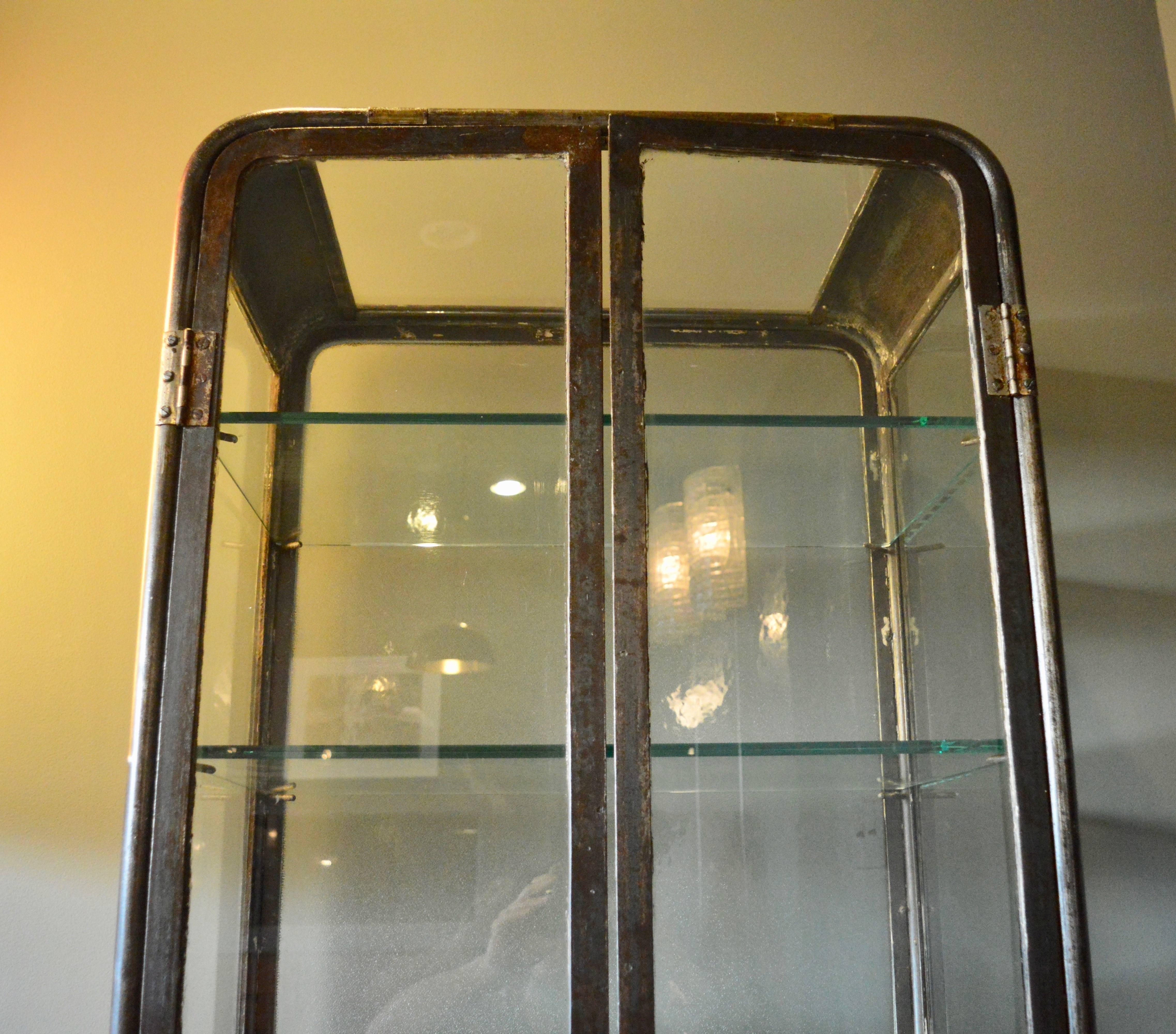 Iron Vitrine In Excellent Condition In Los Angeles, CA