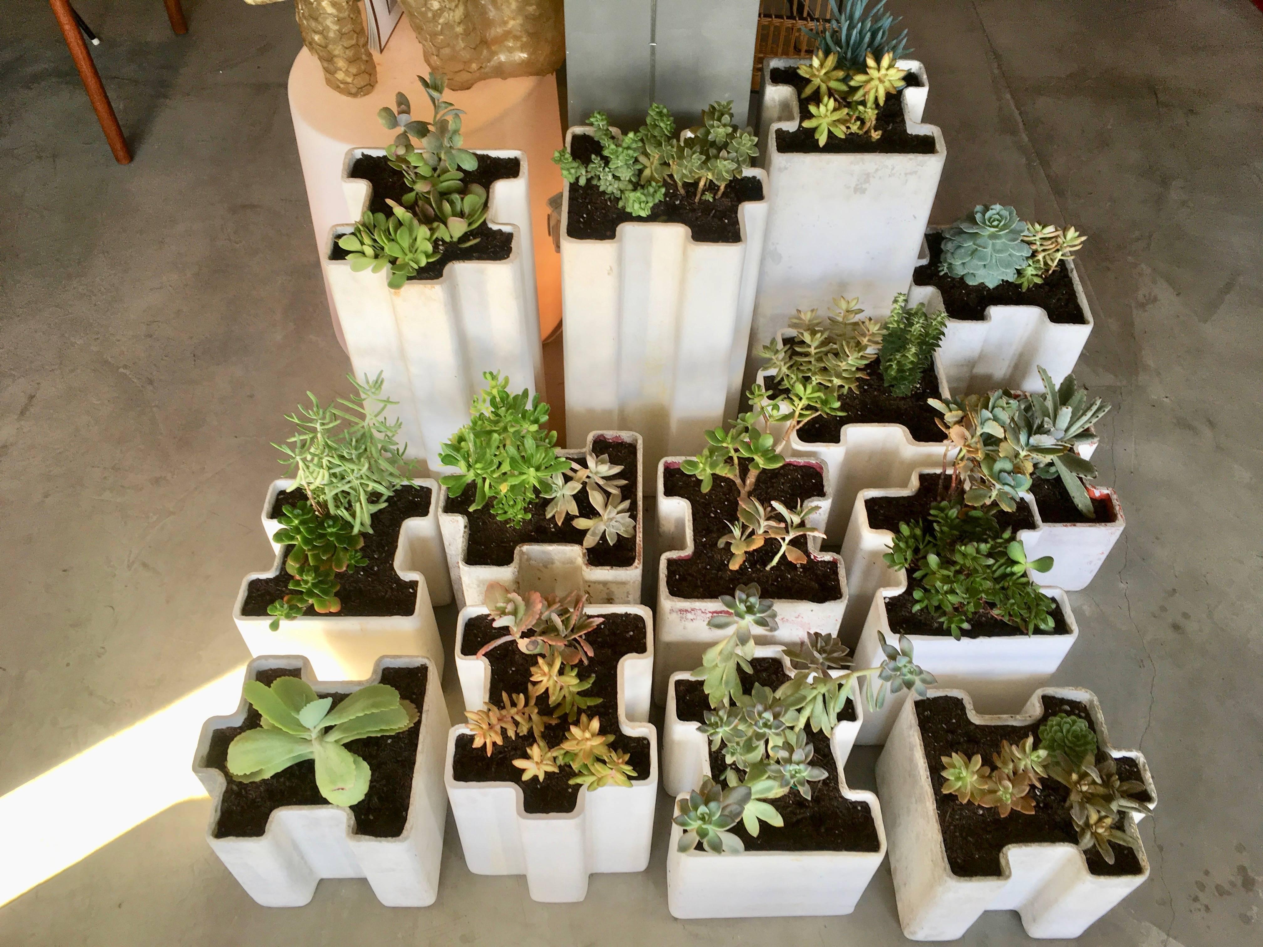 Set of 14 Willy Guhl Puzzle Piece Modular Planters In Excellent Condition In Los Angeles, CA