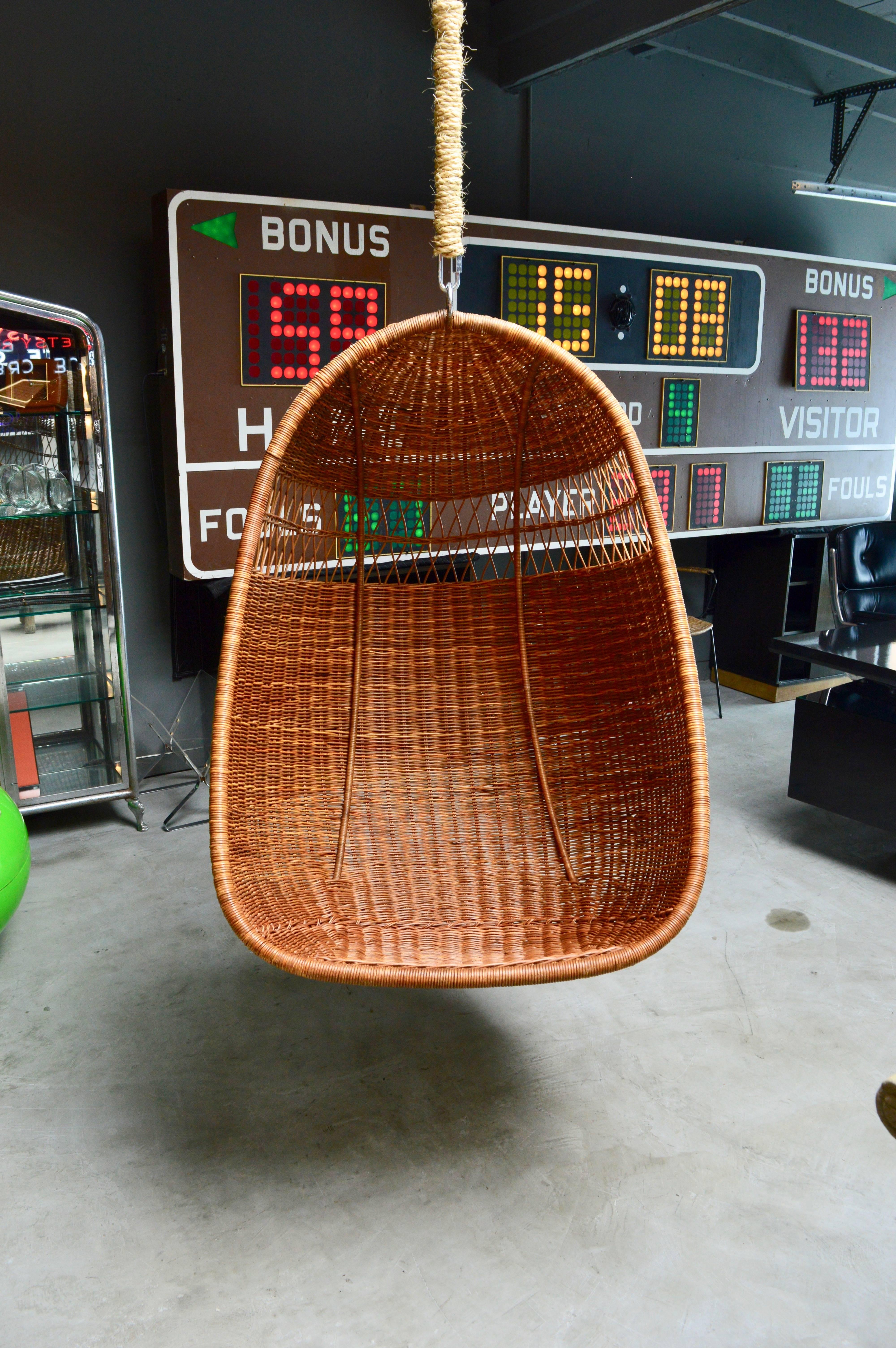 Rattan and Wicker Hanging Chair In Excellent Condition In Los Angeles, CA