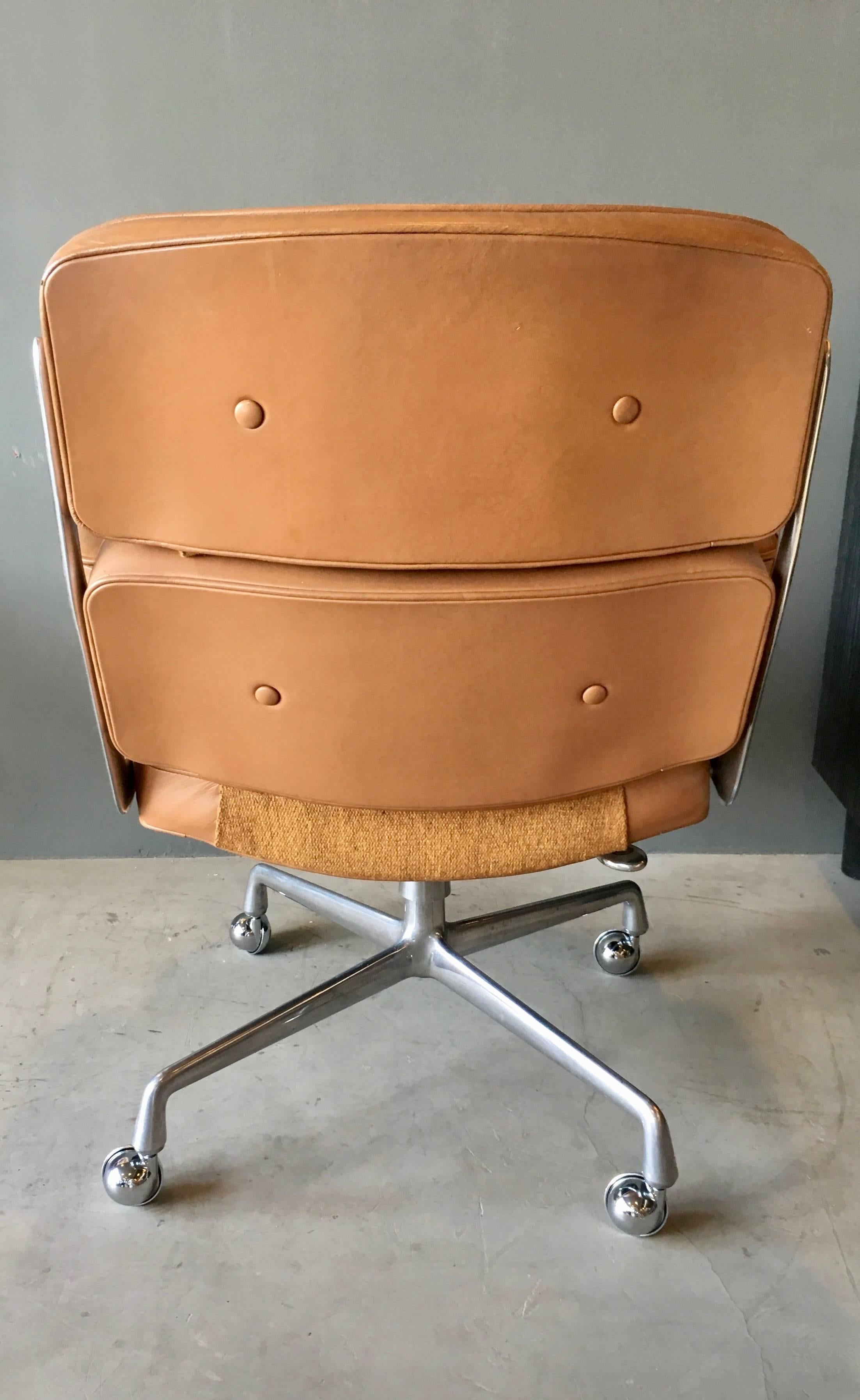 Vintage Tan Leather Time Life Chair In Excellent Condition In Los Angeles, CA
