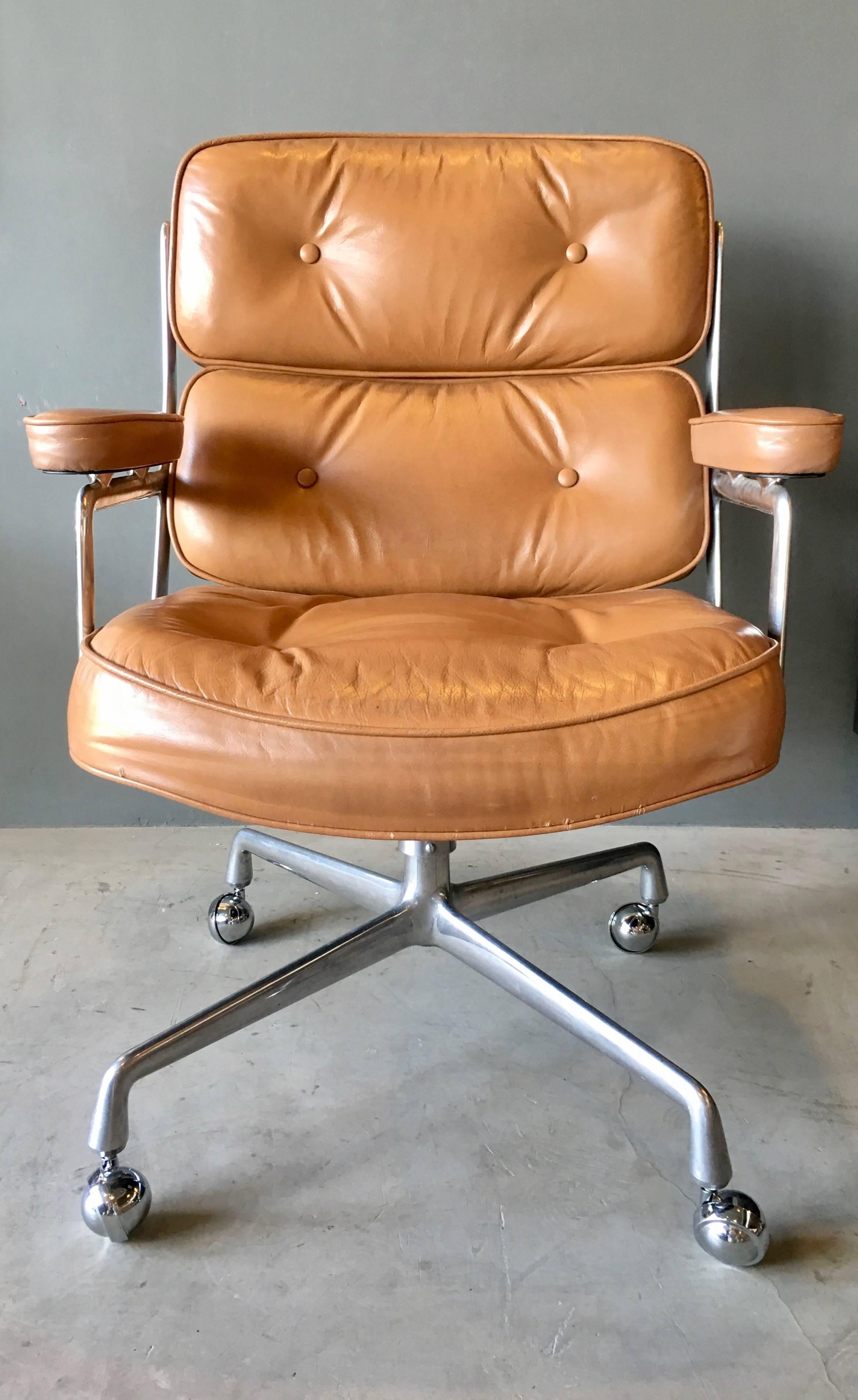vintage tan leather chair