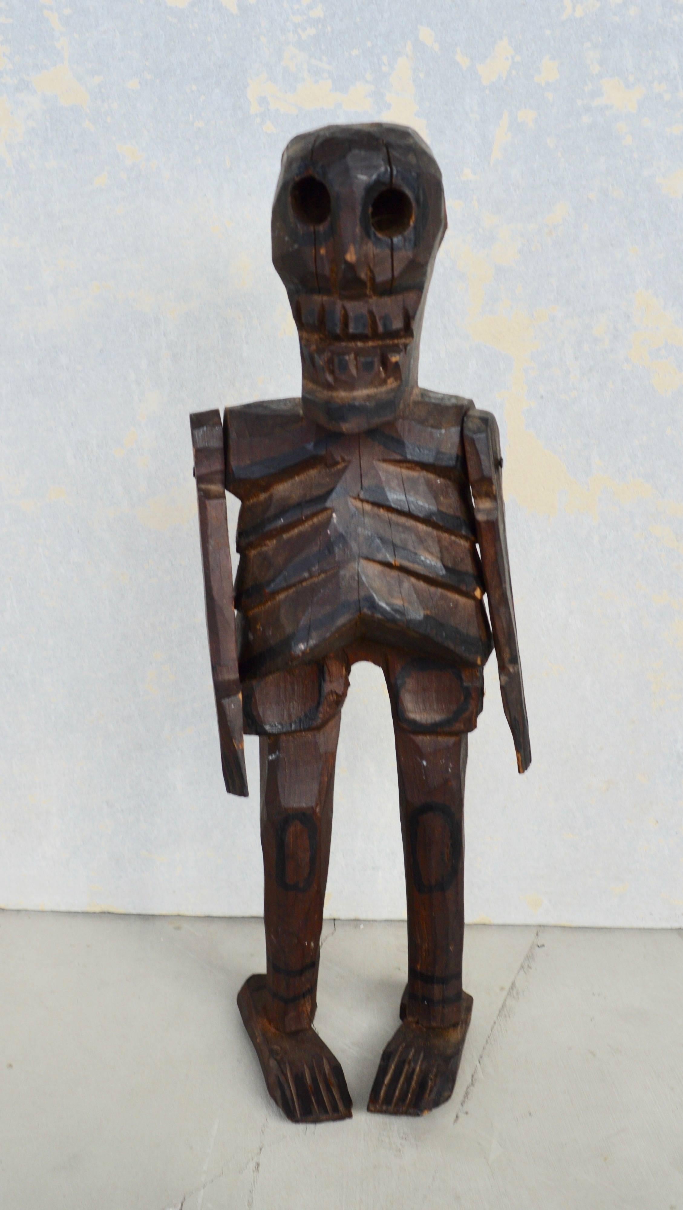 Fantastic articulating wood skeleton Santo. Hand-carved and hand-painted. Great lines and detail. Excellent vintage condition.