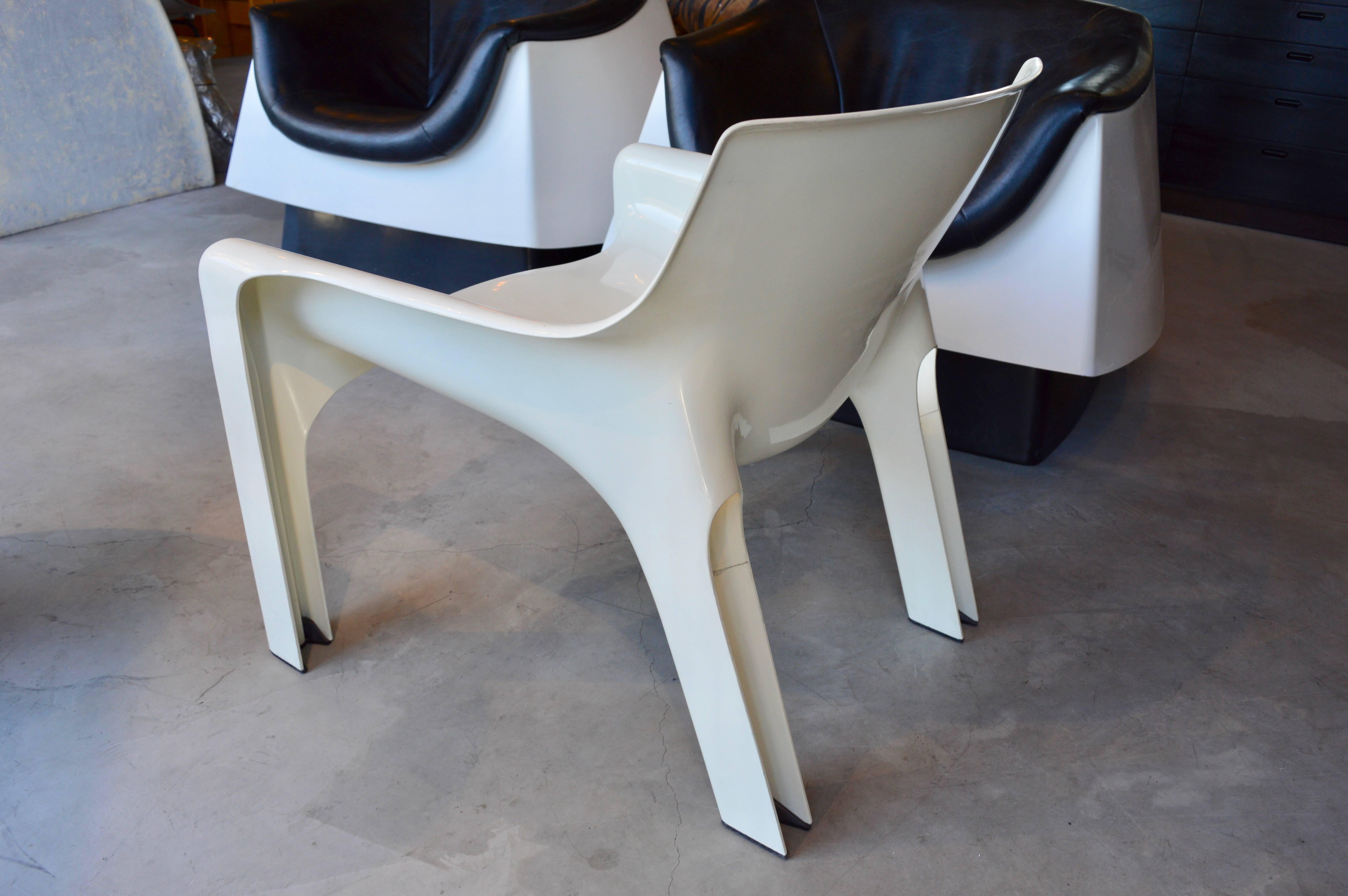 Italian Pair of Sculptural Fiberglass Chairs by Vico Magistretti