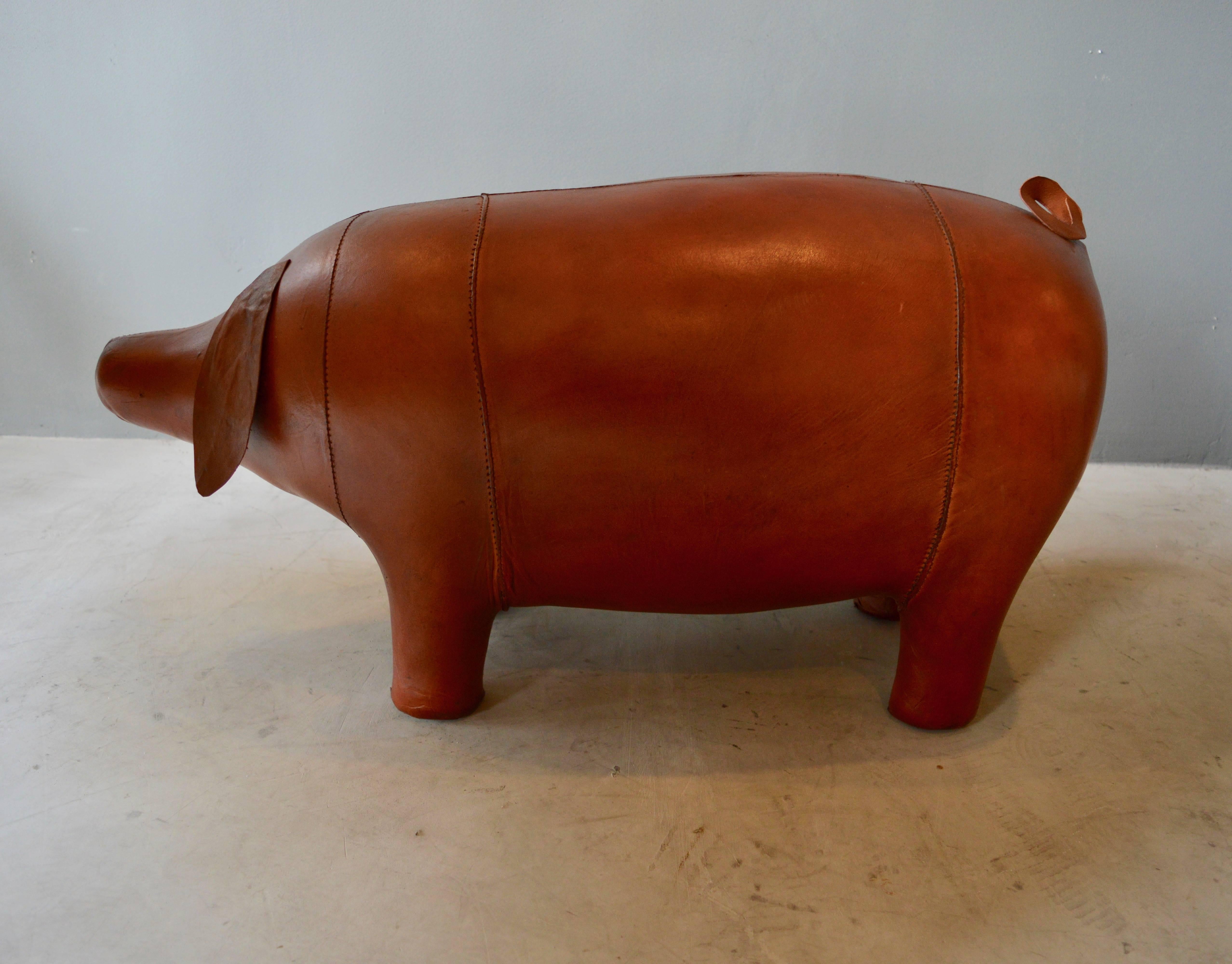 Large vintage Omersa leather pig. Handmade in England. Used as a stool and also a great sculptural piece of art. Great coloring. Excellent condition.
 
         
