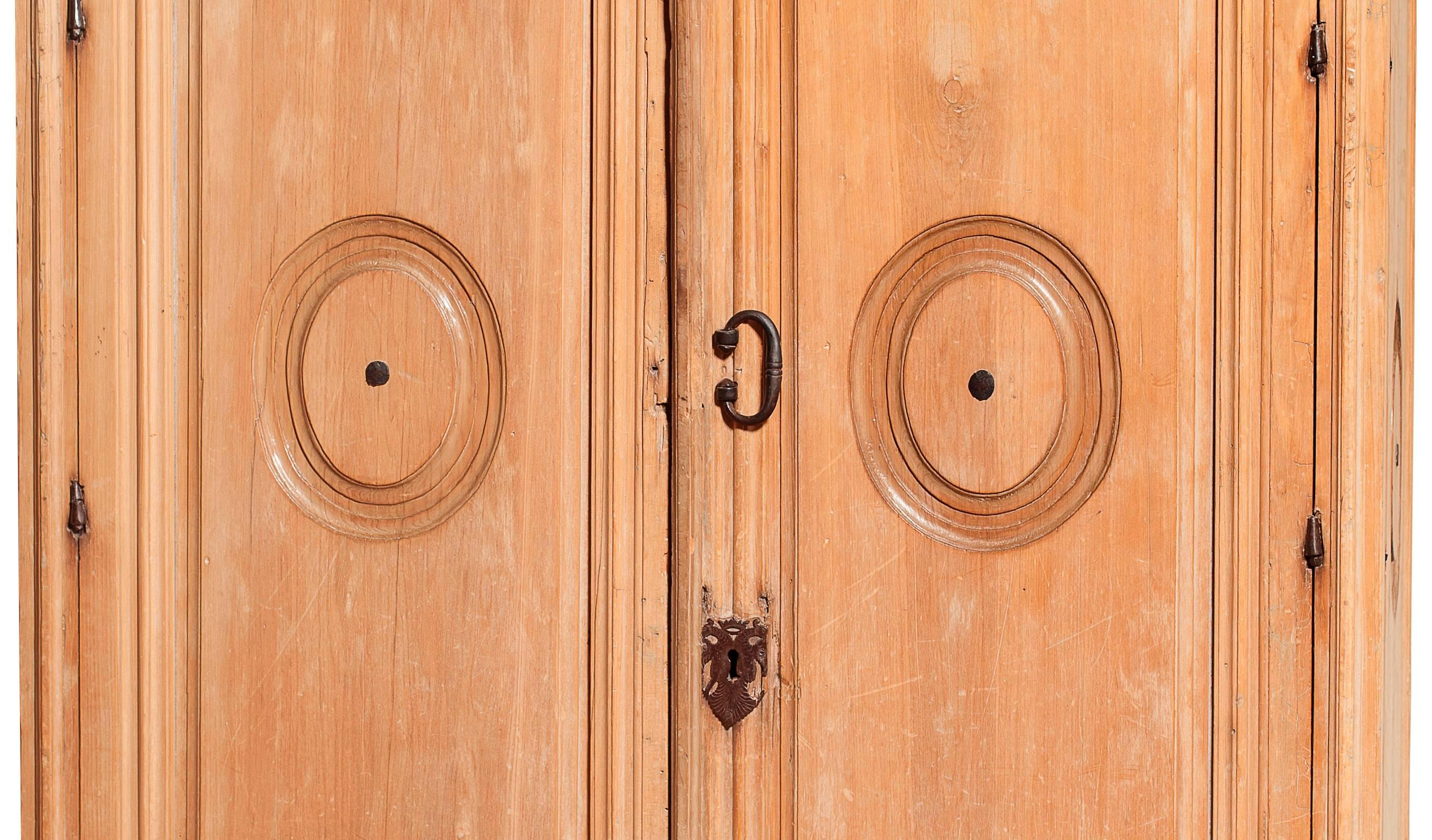 18th Century Mexican Chippendale Armoire In Distressed Condition In Scottsdale, AZ