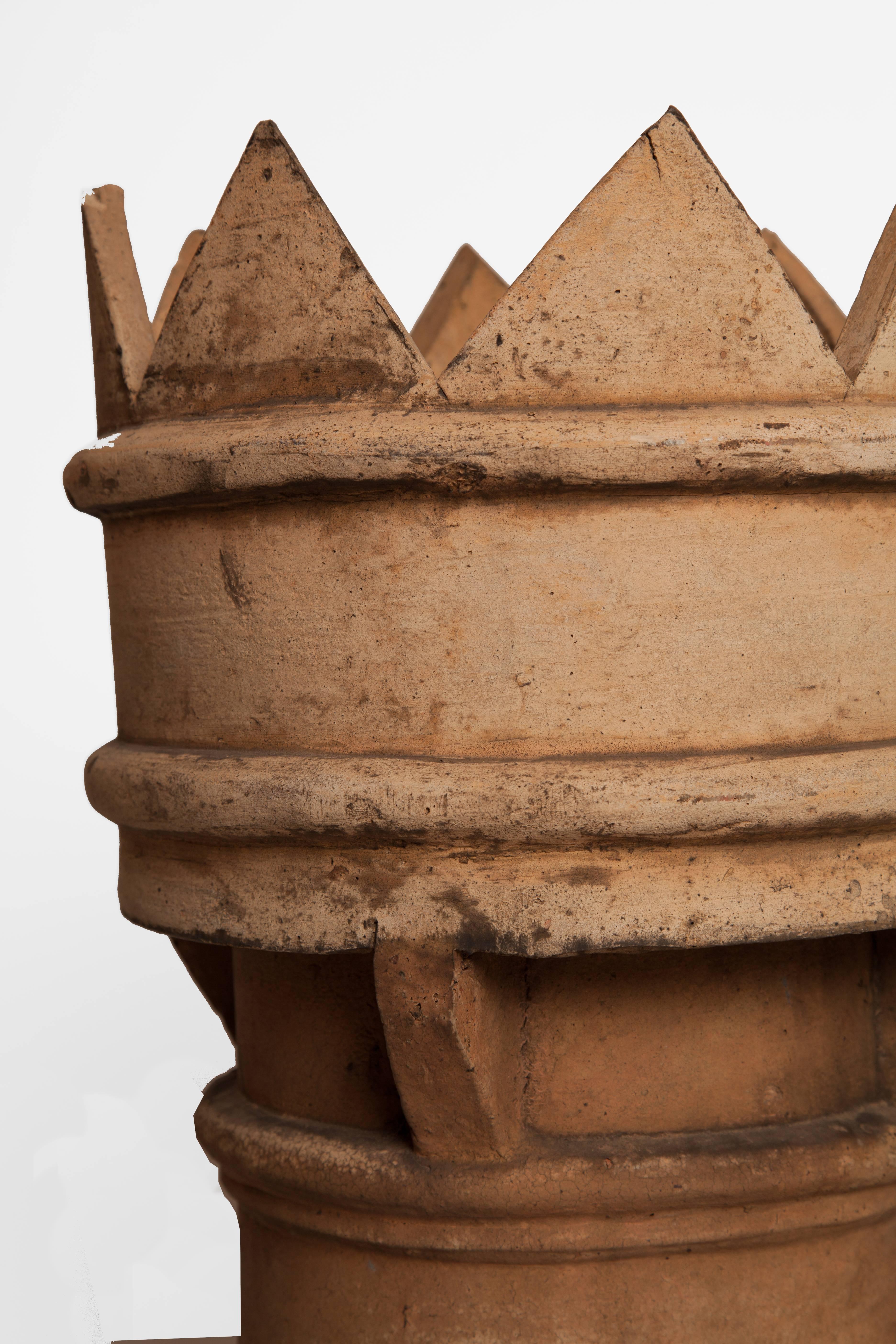 Pair of 19th century English Chimney pots in excellent condition.