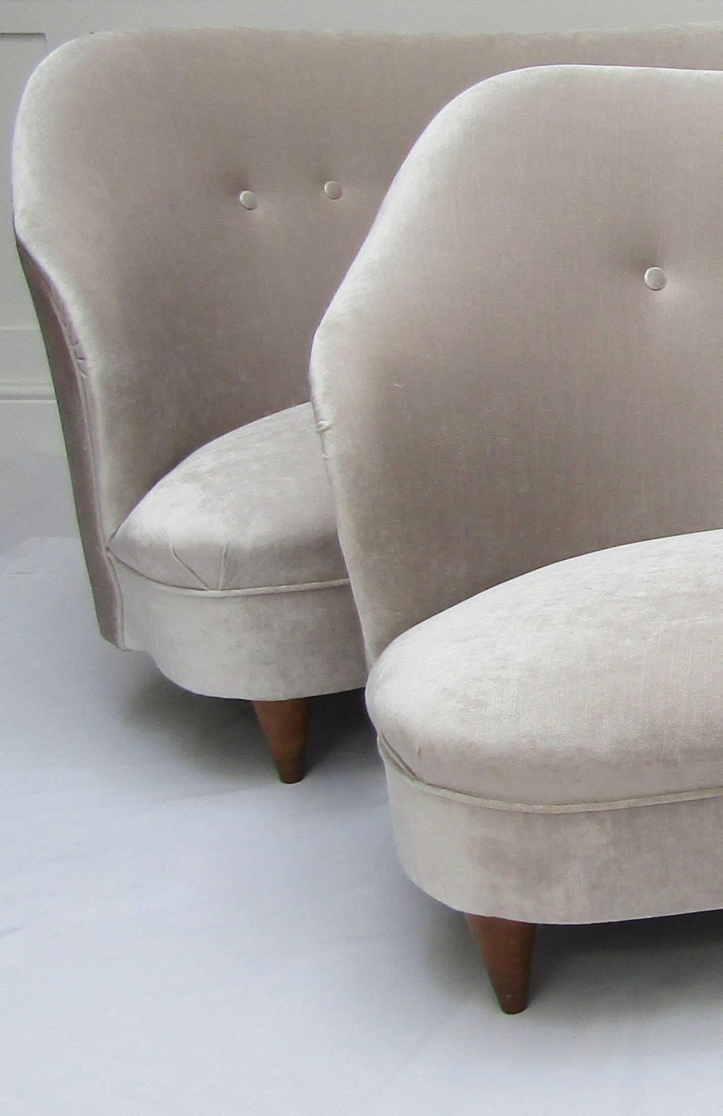 Pair of Italian 1950s Sofas In Excellent Condition In London, GB