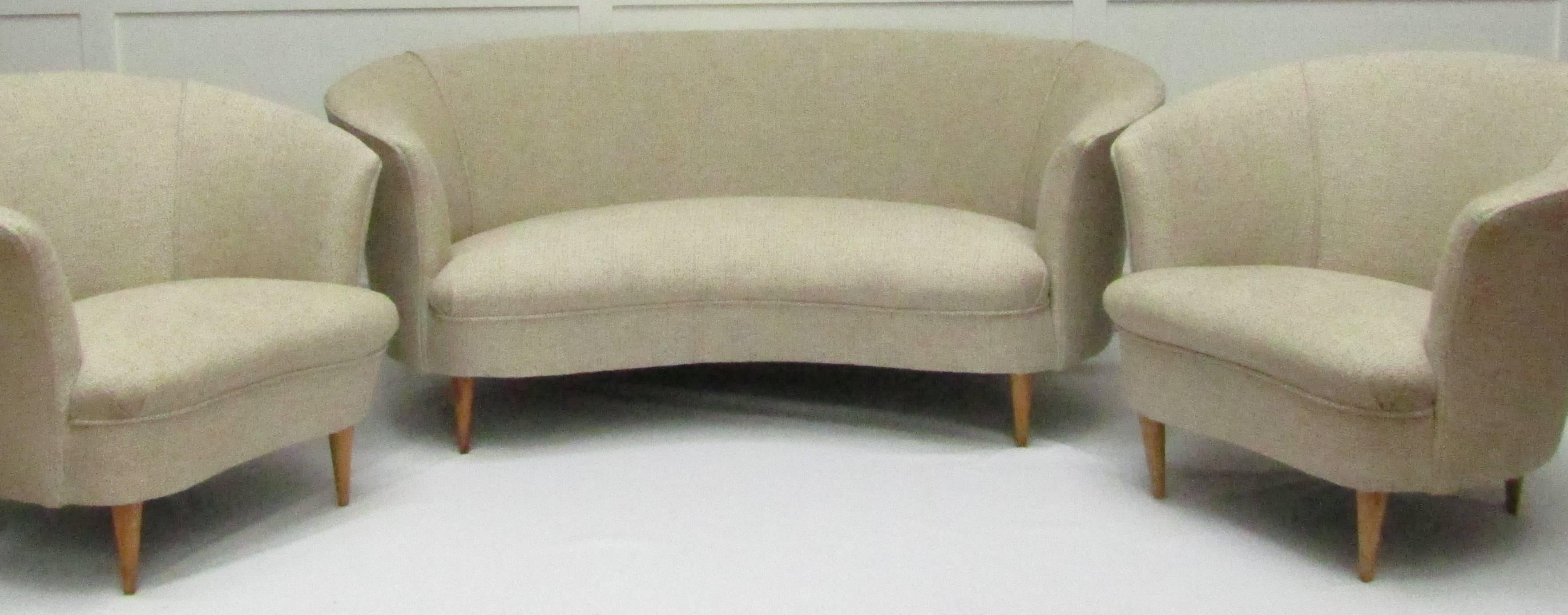 A two-seat curved sofa and a pair of matching armchairs attributed to Ico Parisi
Upholstered in Osborne and Little Antibes fabric.


Measures: Chairs 
Height 27 in / 68.5 cm
width 30 ½ in / 77 cm
depth 27 in / 68.5 cm

Sofa and pair of