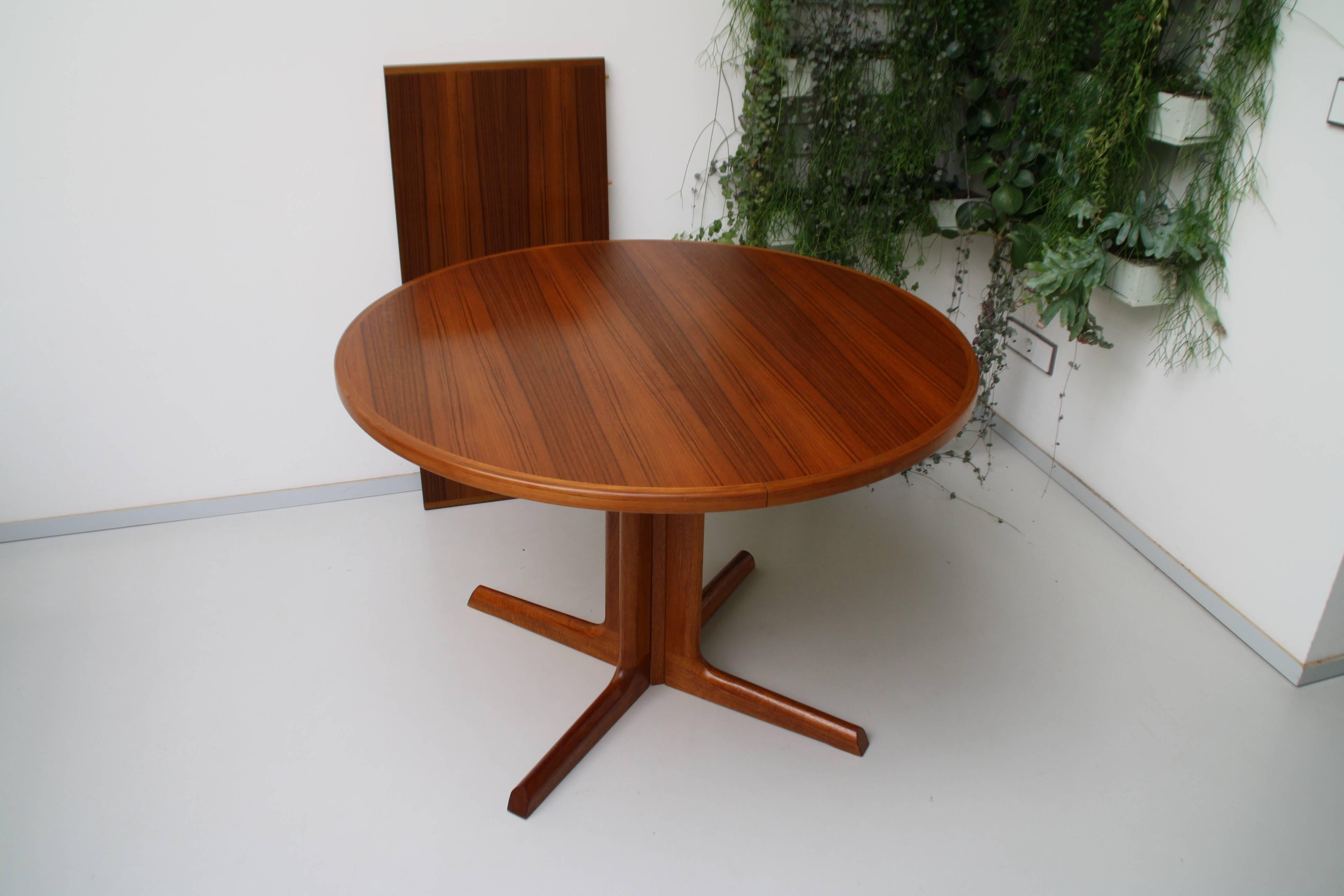 Danish Modern Teak Wooden Dining Table by Niels O Møller Round Expandable 3
