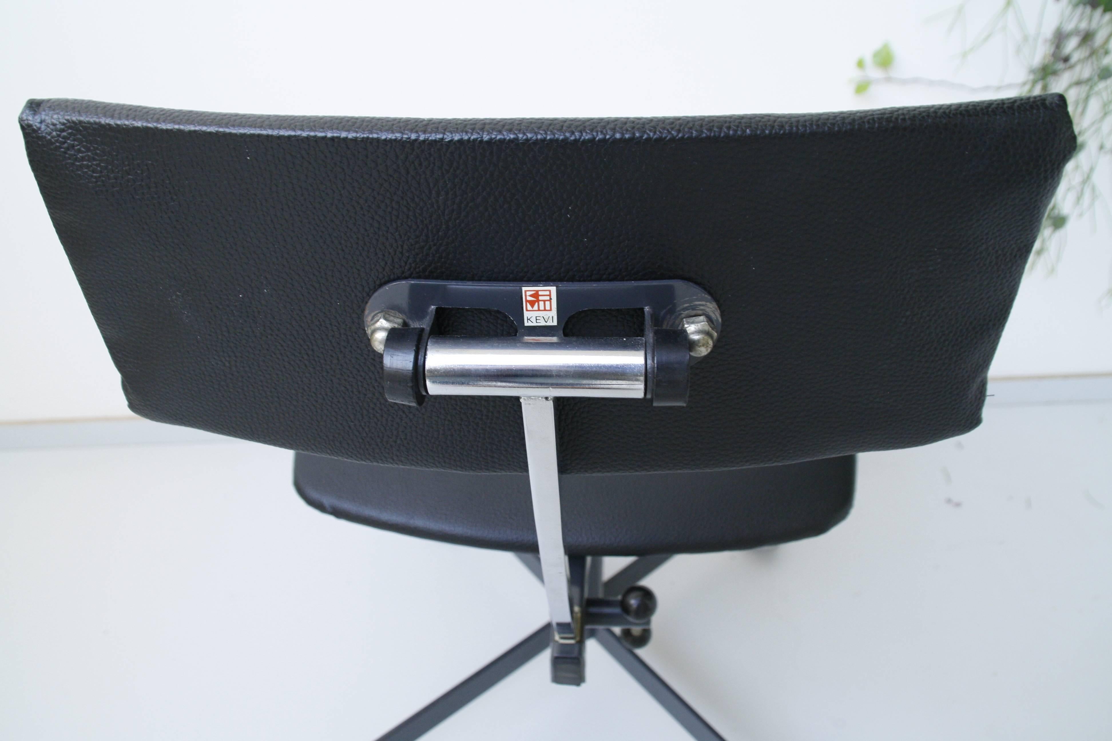 Danish Modern Kevi Adjustable Desk Chair Black Leatherette In Good Condition For Sale In Rotterdam, NL
