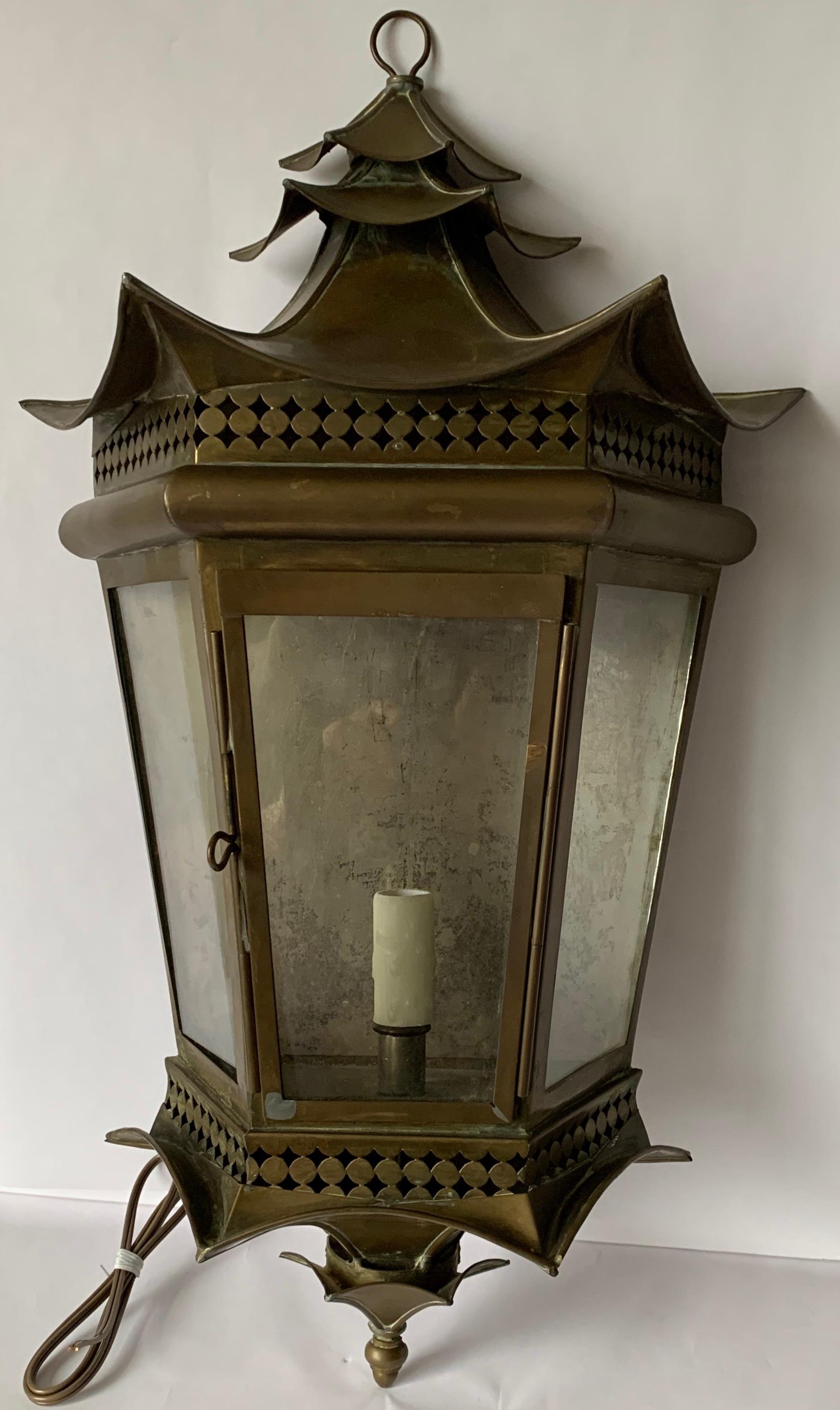 Italian Brass Pagoda Large Sconce For Sale 3