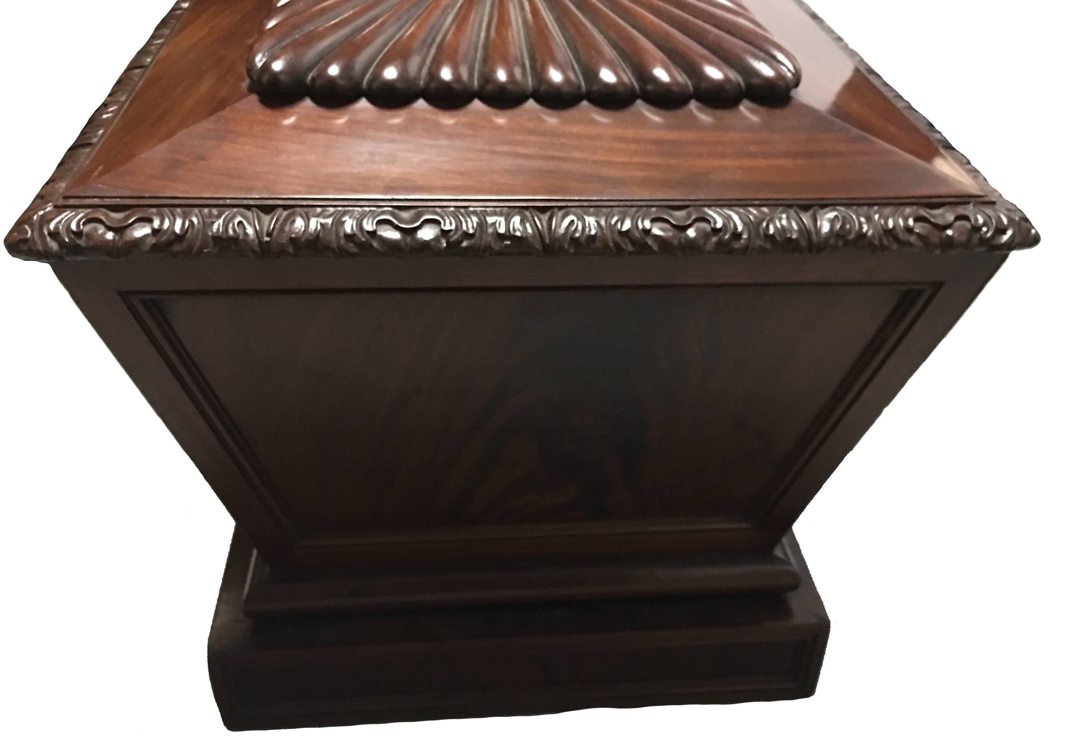 William IV Mahogany Sarcophagus-Shaped Wine Cellarette In Good Condition In Stamford, CT