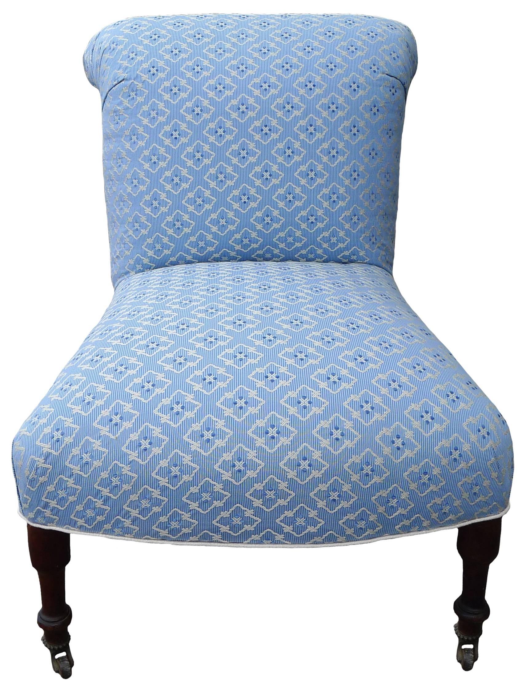 19th century French Napoléon III slipper chair. Fully restored and newly upholstered in Brunschwig & Fils 'Creek Figured Woven' in light blue with Samuel & Sons cream piping. Original front casters and turned legs with light wear. Seat