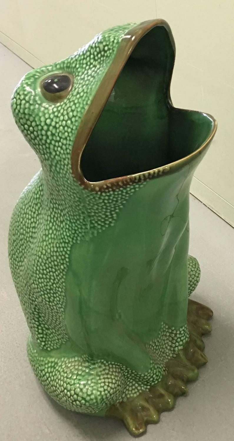 frog with umbrella garden statue