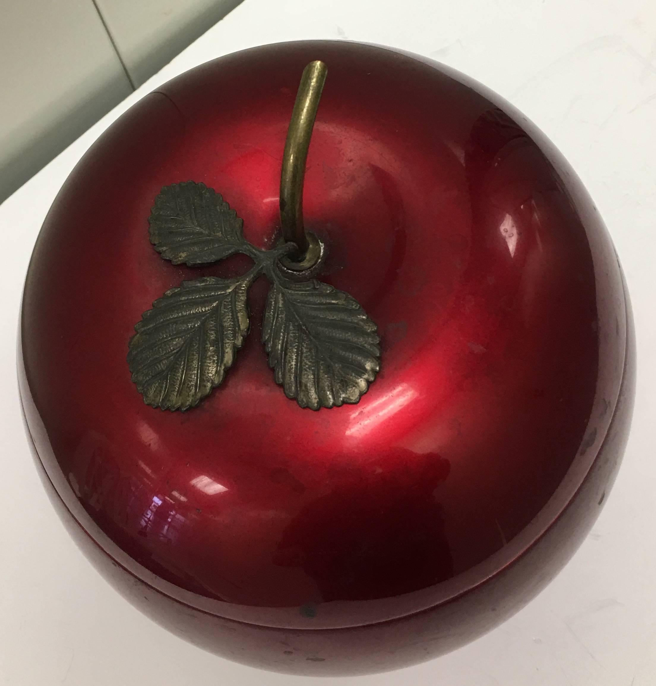 Mid-Century Modern Apple Ice Bucket by Apollo Studios In Good Condition In Stamford, CT