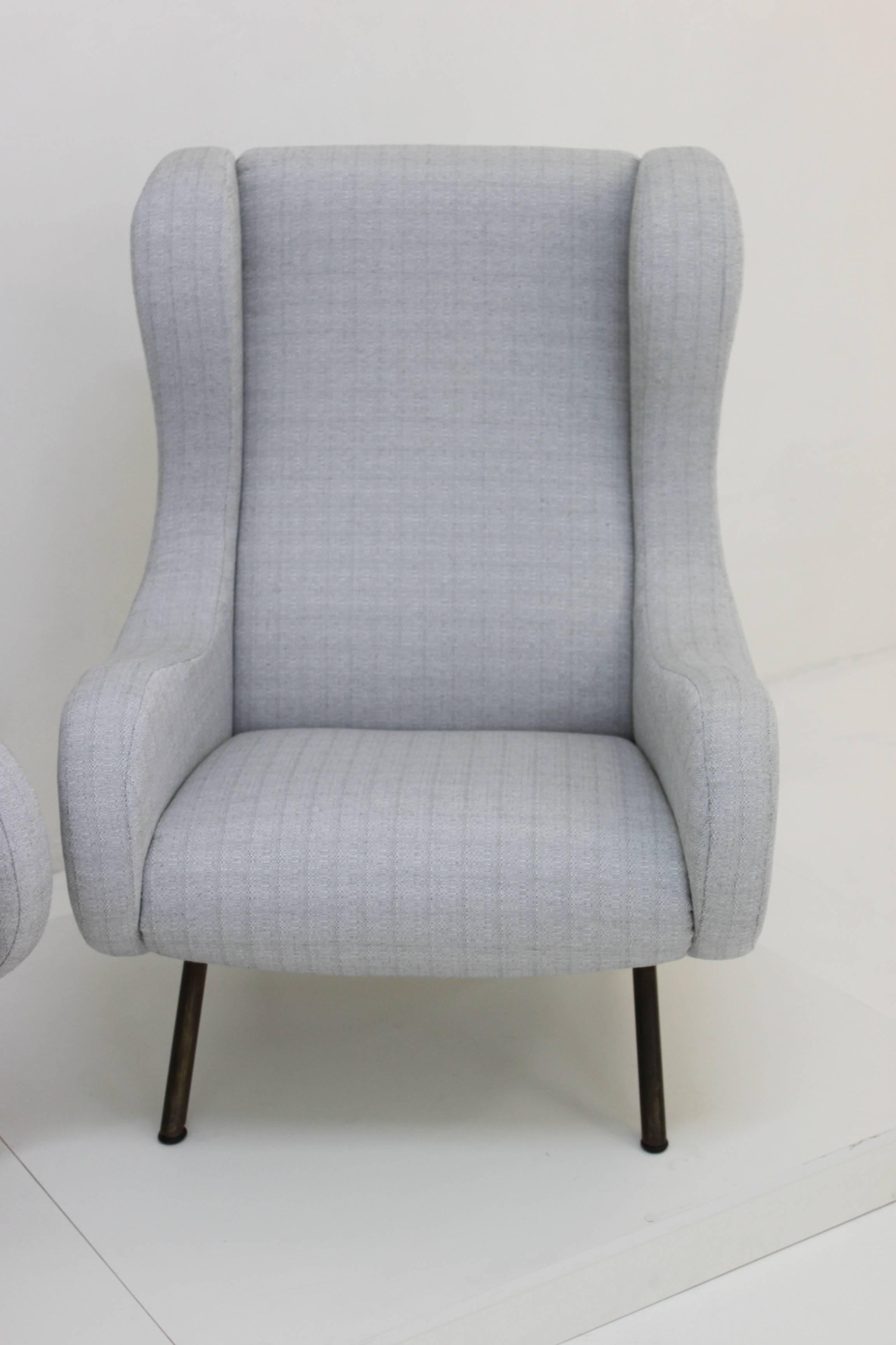 Beautifully designed armchairs in light grey cloth material.
Senior Model.
Arflex production.
Published in the book 