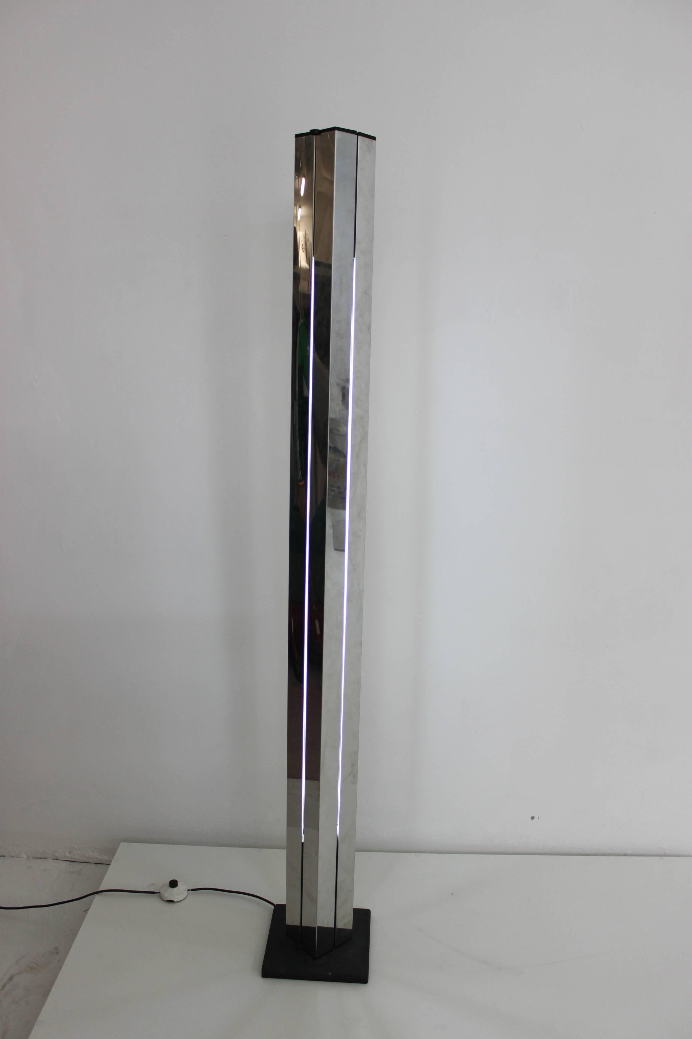Ettore Sottsass Moonlight Lamp In Excellent Condition For Sale In Roma, IT