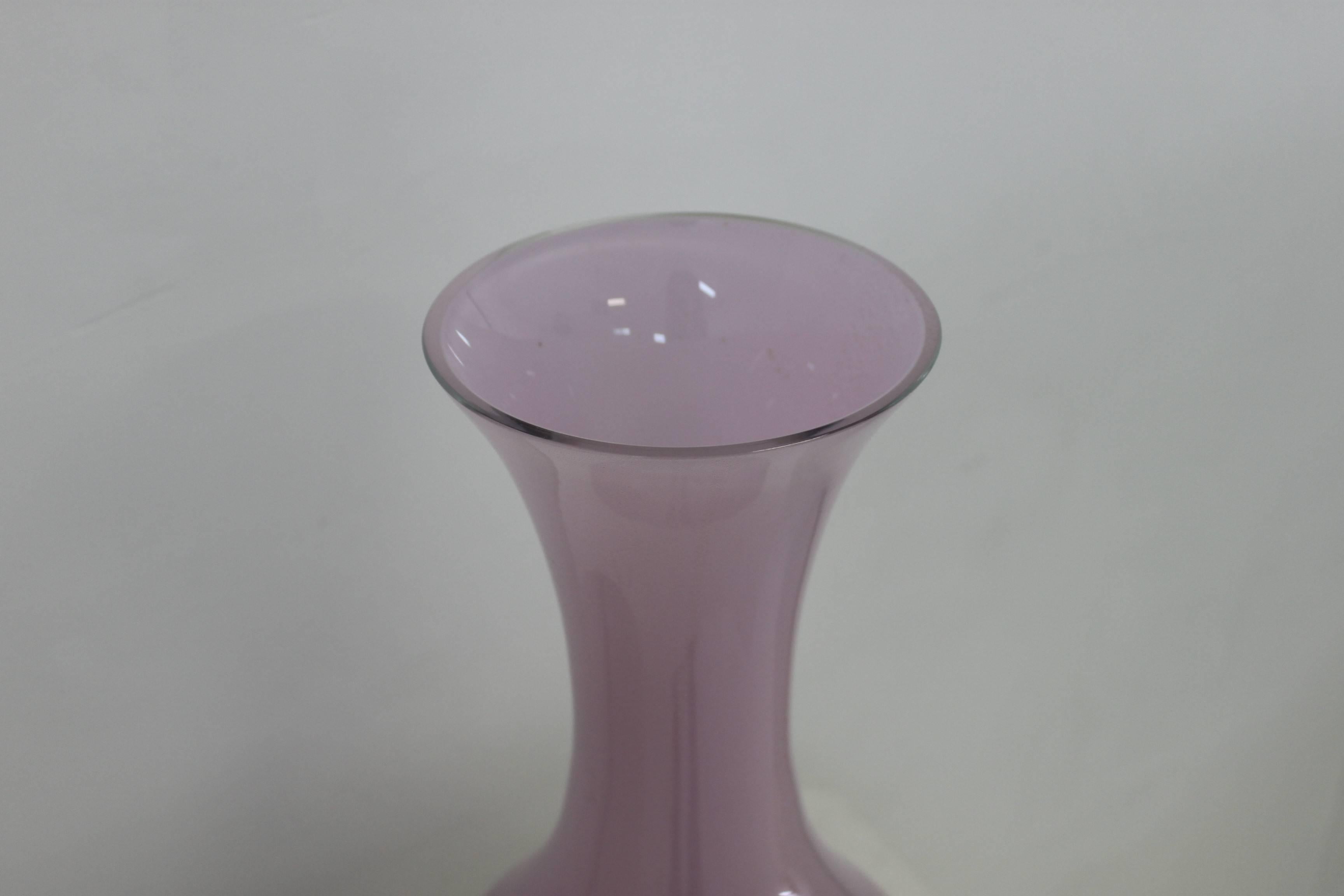 Amazing vase designed by Salviati for Venini. 
Pink vase with golden iridescence.
Glass only.
Signed below.