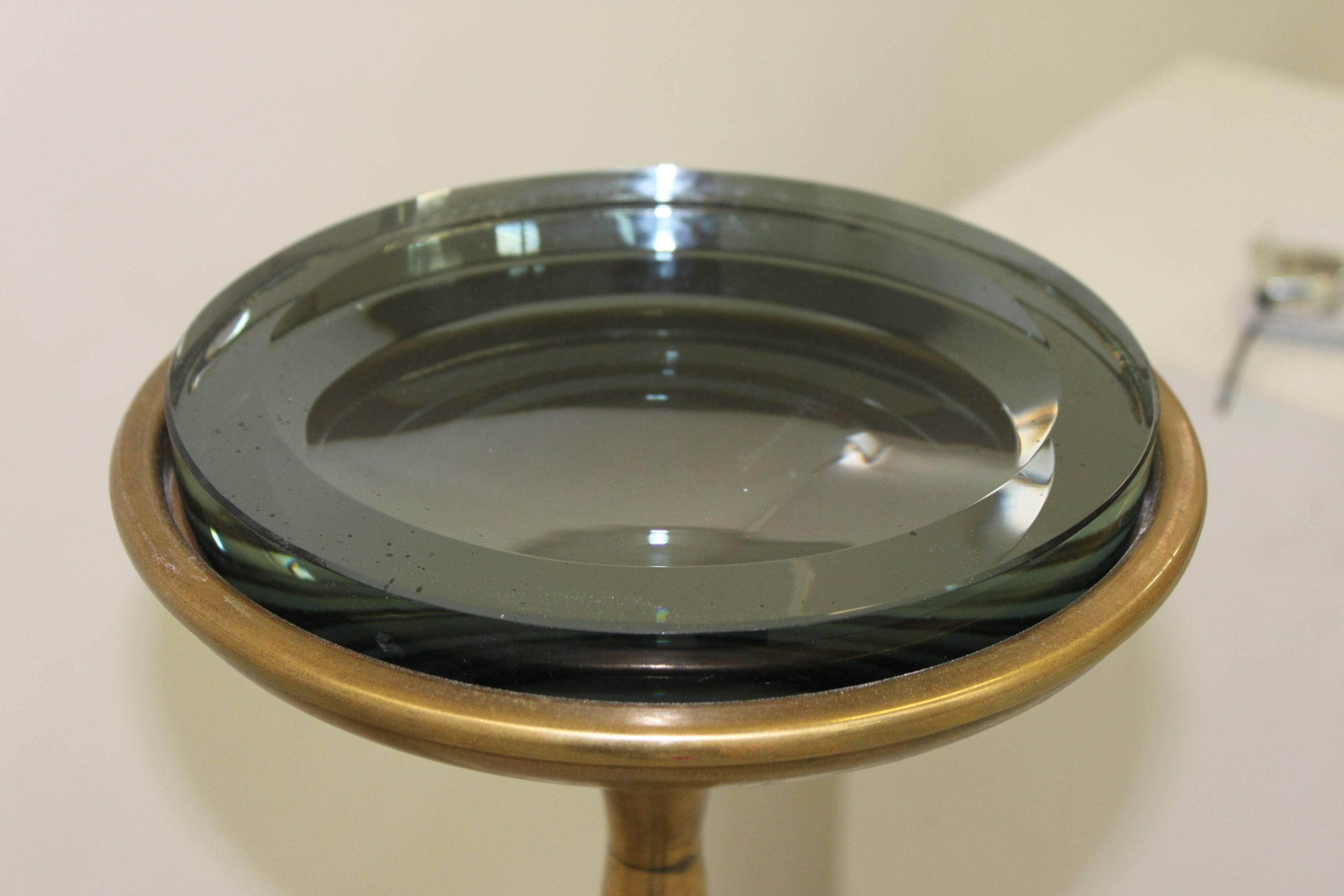 Beautiful standing Ashtray, mod. no. 1776A.
Brass structure and mirrored glass. 
Manufactured by Fontana Arte.
     