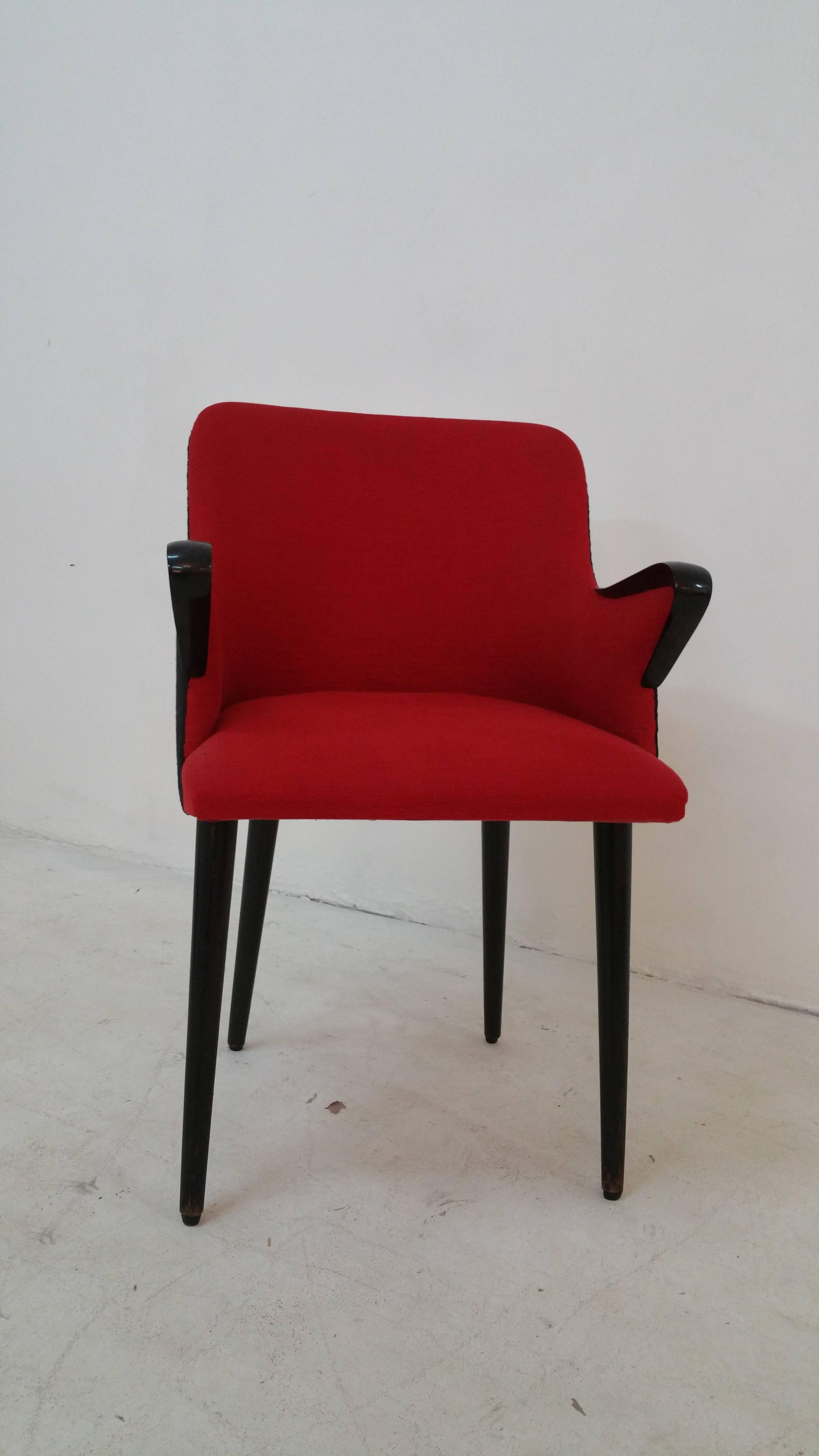 Four red chairs designed by Osvaldo Borsani per Tecno,
circa 1950.