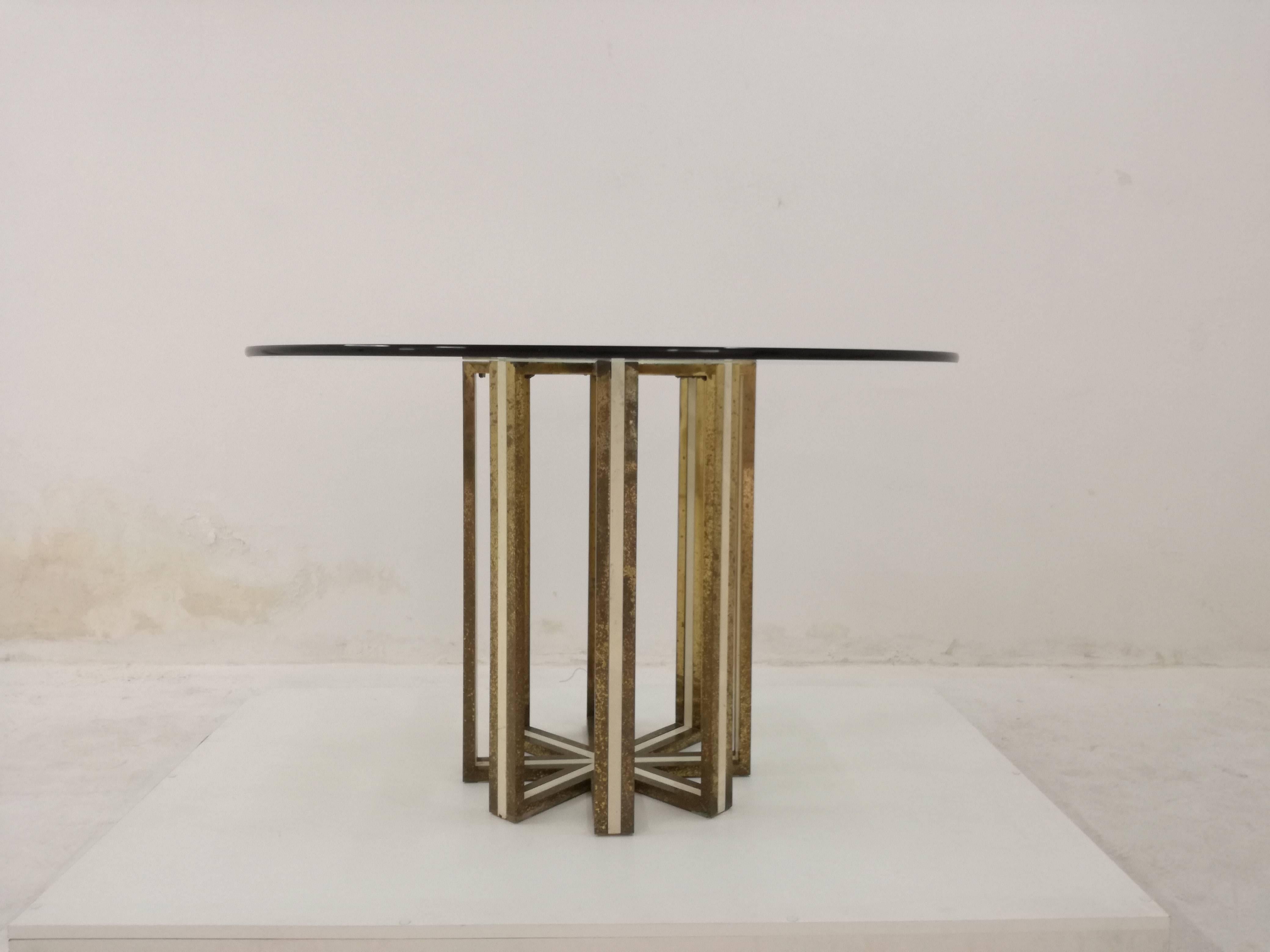 Beautiful round table with top glass.
Brass and metal details,
circa 1970.
Made in Italy by Nucci Valsecchi.