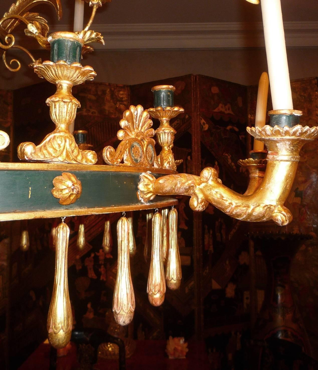 Neapolitan Neoclassical Gilt and Painted Wood Chandelier, Italy, circa 1815 In Good Condition In Paris, FR