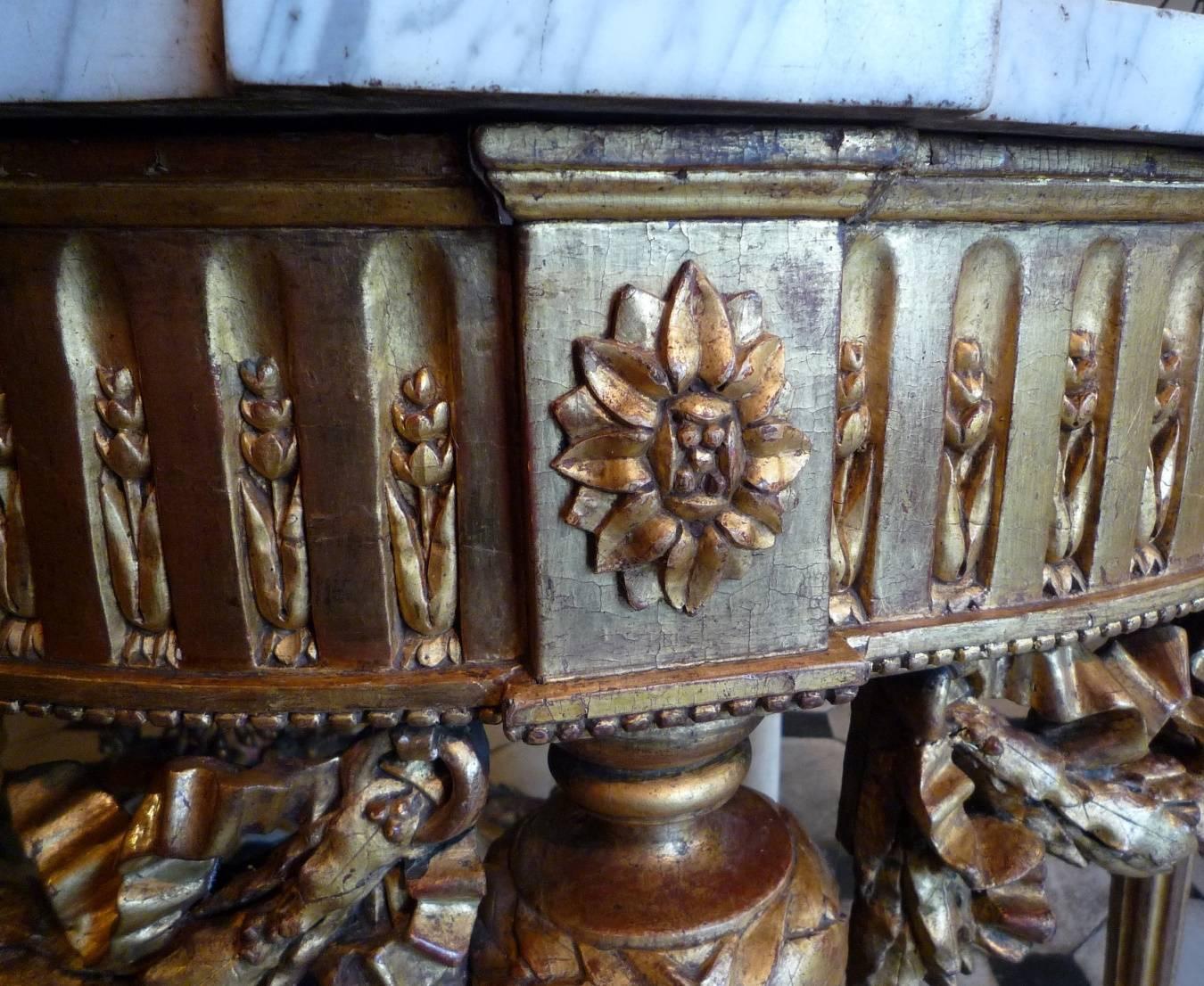 French Louis XVI Period Carved and Giltwood Demilune Console Table, 1780 In Good Condition For Sale In Paris, FR